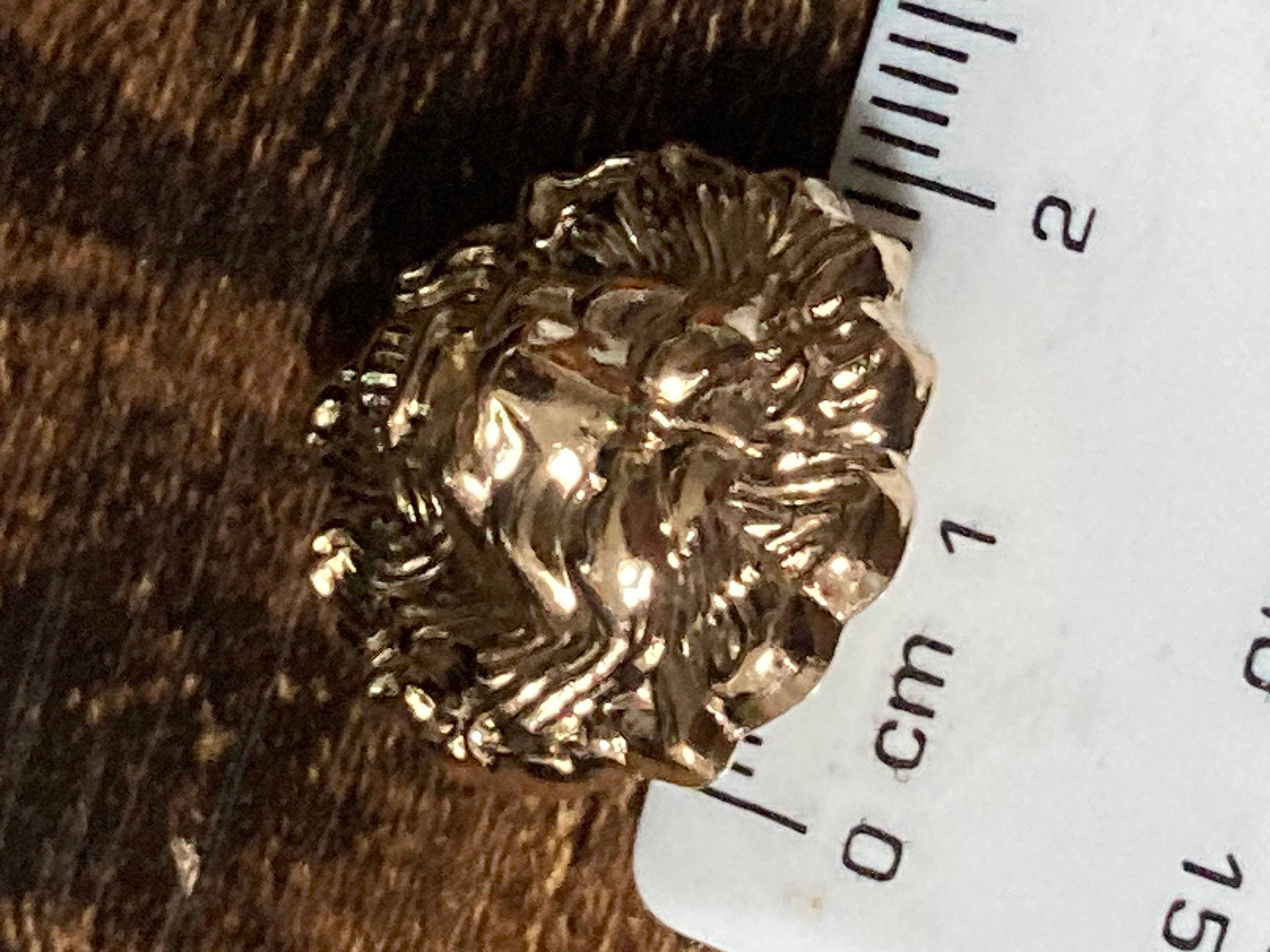 5 x 22mm lion head Buttons embossed gold tone metal stylised big cat