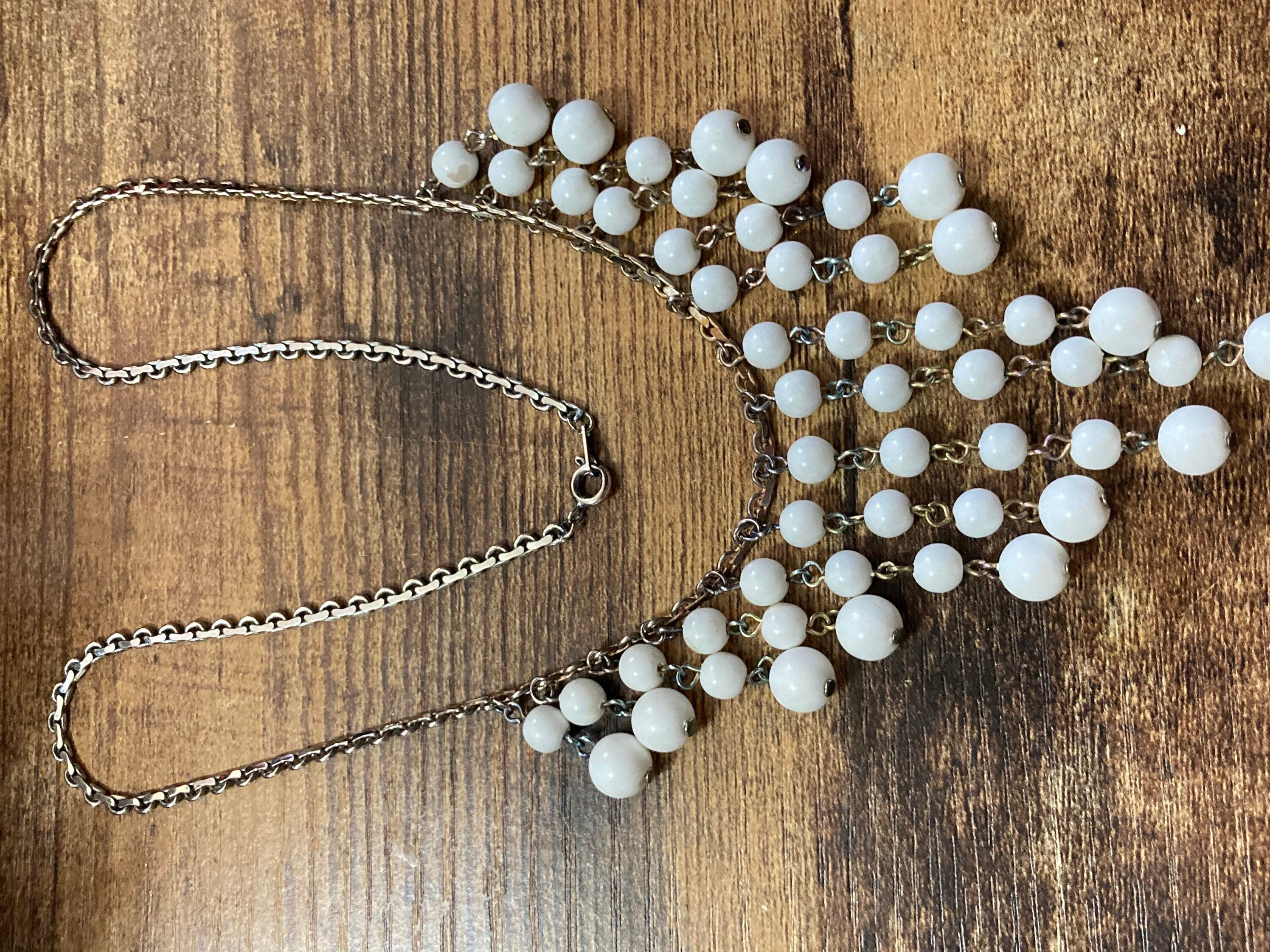 Vintage white plastic beaded bib necklace 46cm long