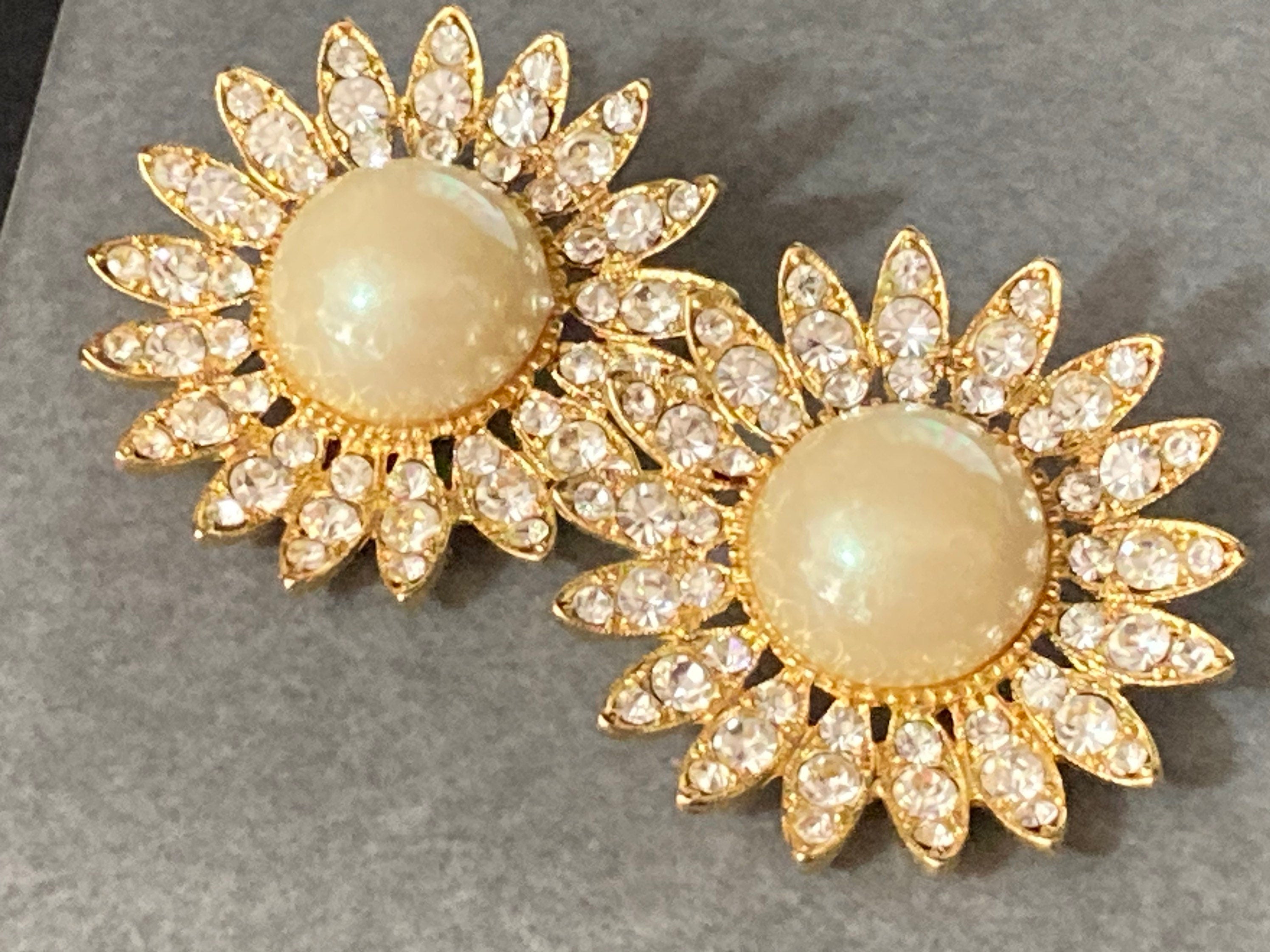 Oversized Richelieu pearl & diamanté star Clip On stud Earrings gold Tone 4cm signed