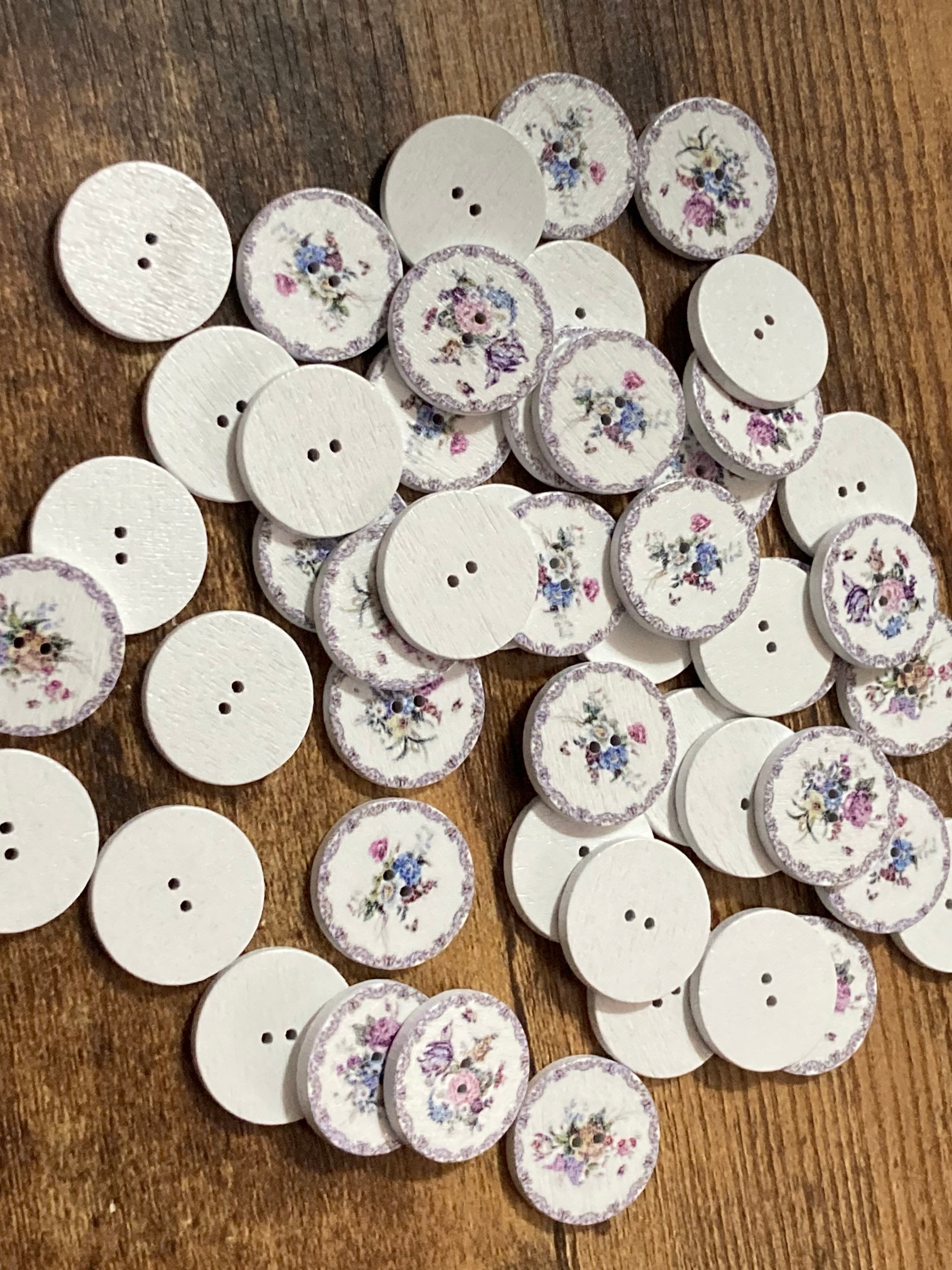 Job lot pack of 50 pieces x 20mm round beige uk pretty vintage floral pink roses wooden buttons