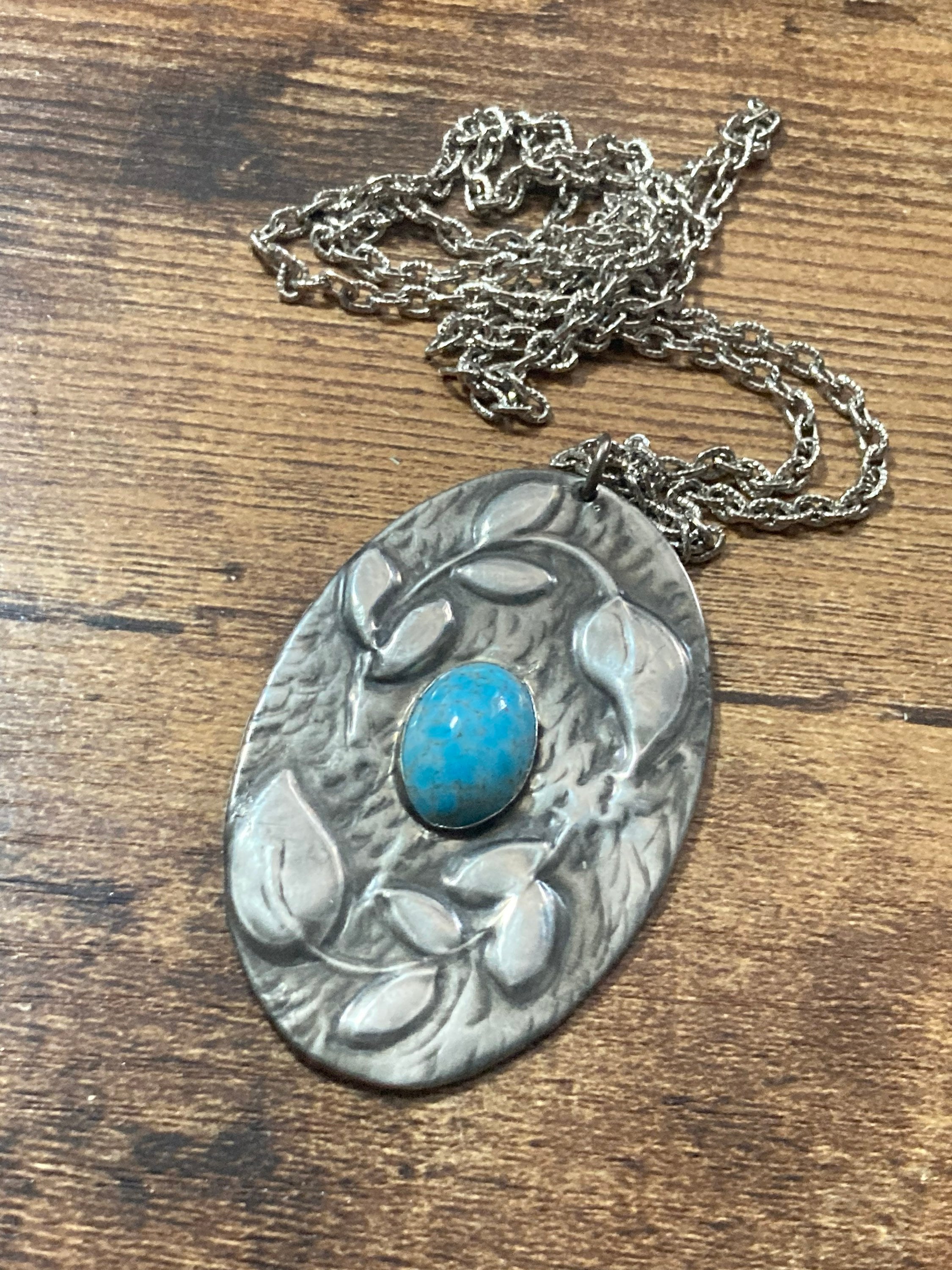 vintage ornate turquoise cabochon leaf large Oval pendant necklace on 68cm chain