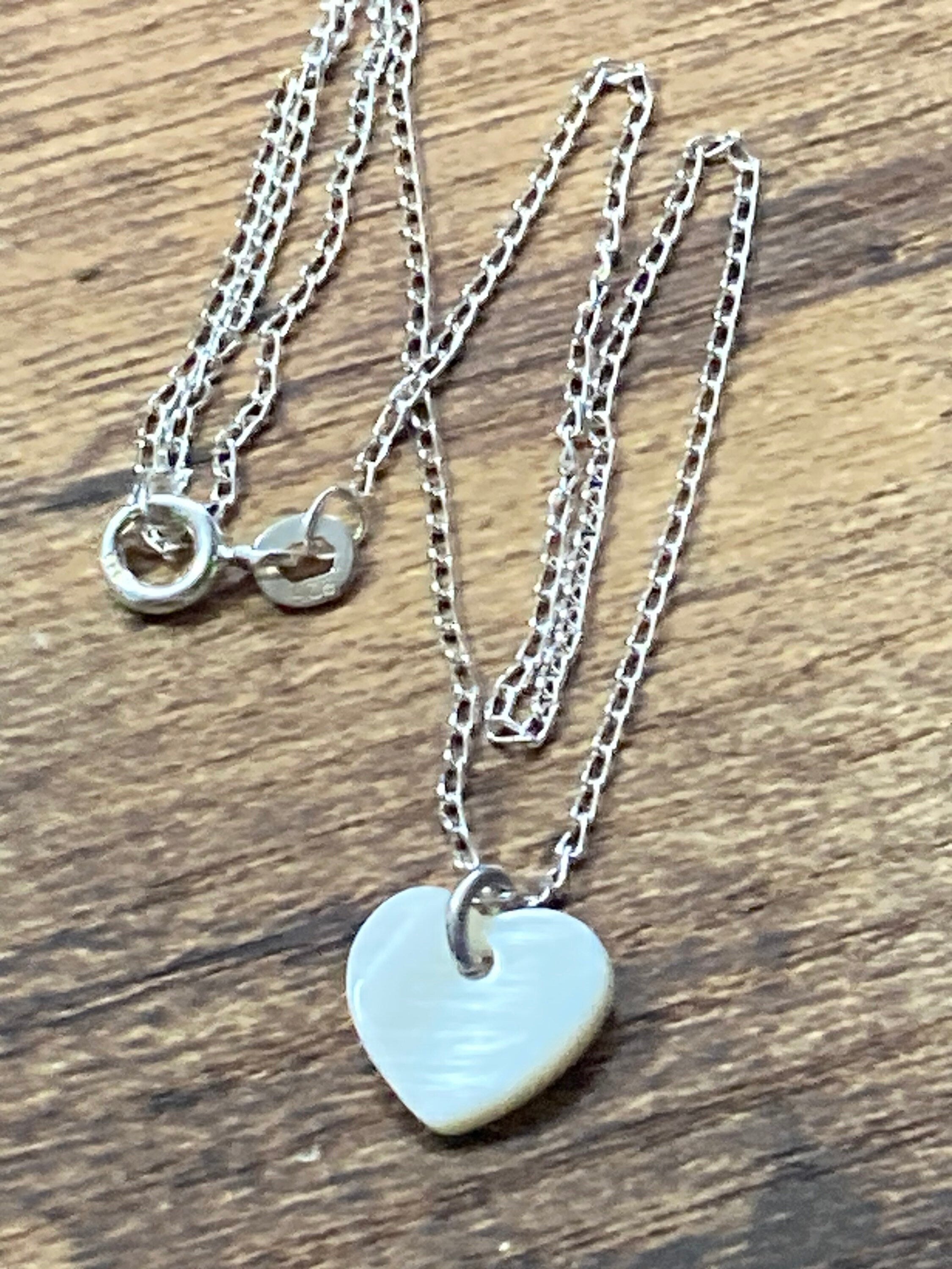 Young girls 925 sterling silver fine chain with mother off pearl shell love heart pendant 35cm