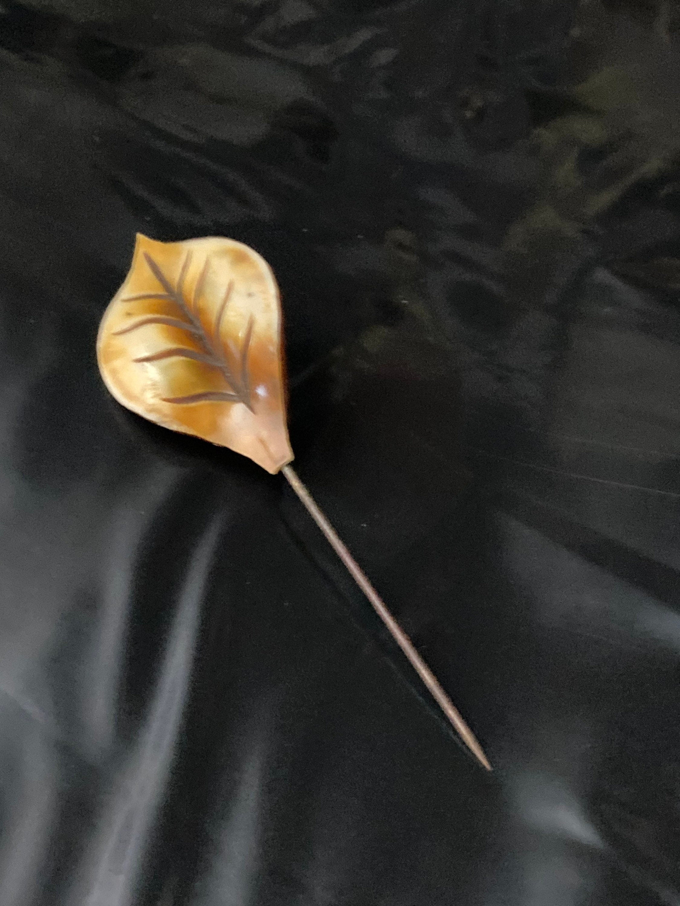 True Art Deco French hat flash or hairpin brown leaf detailed pin