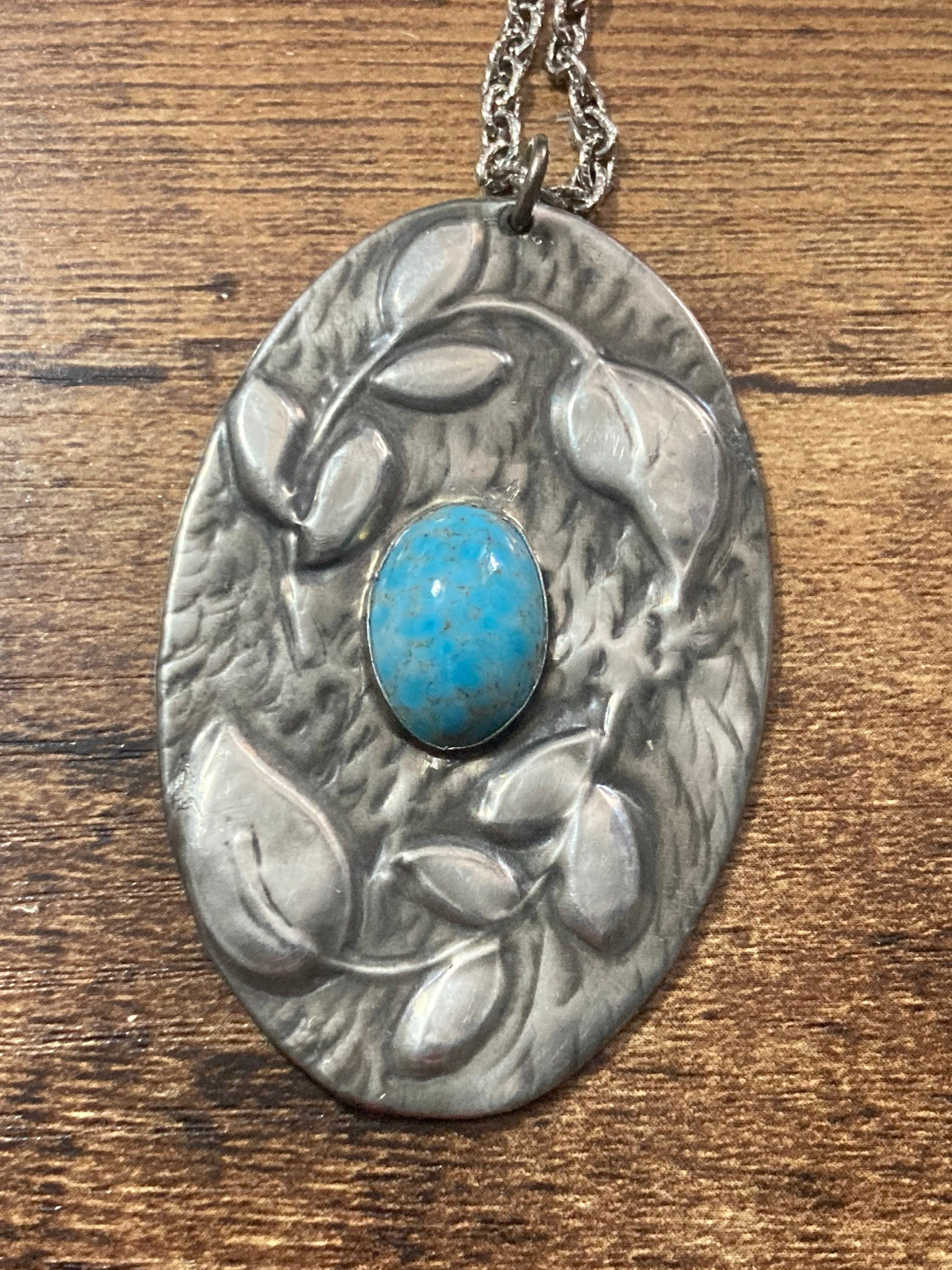 vintage ornate turquoise cabochon leaf large Oval pendant necklace on 68cm chain