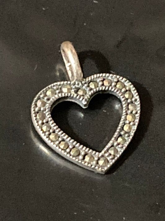 925 sterling silver and marcasite love heart shaped pendant 2cm 1.5 grams