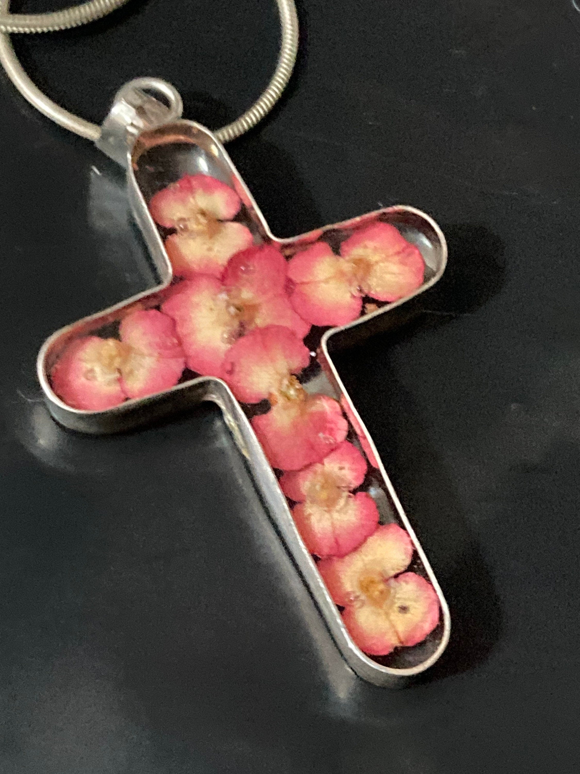 925 Sterling silver with red flowers in resin religious cross pendant necklace on chain