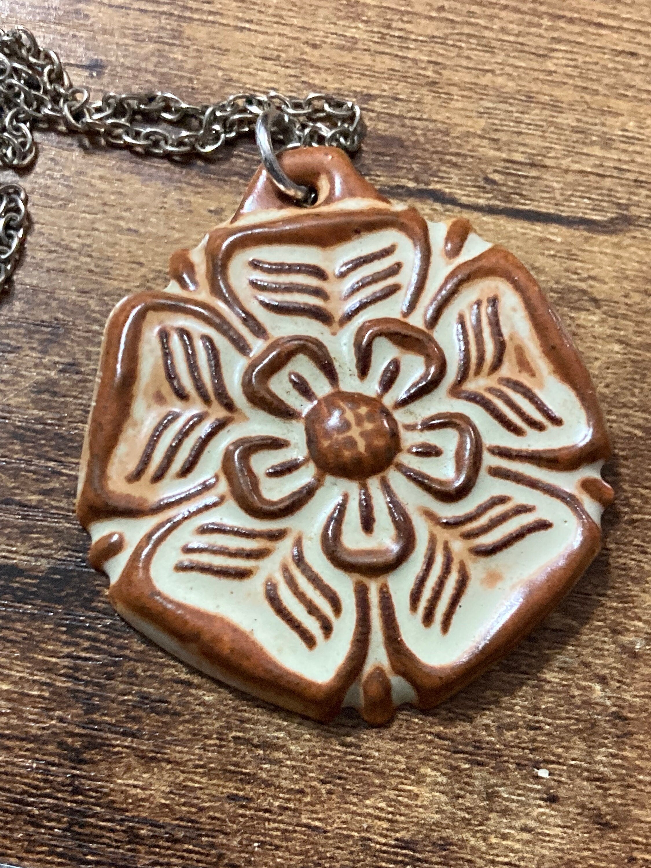 Vintage brown terracotta beige trafitional English rose pendant necklace on chain