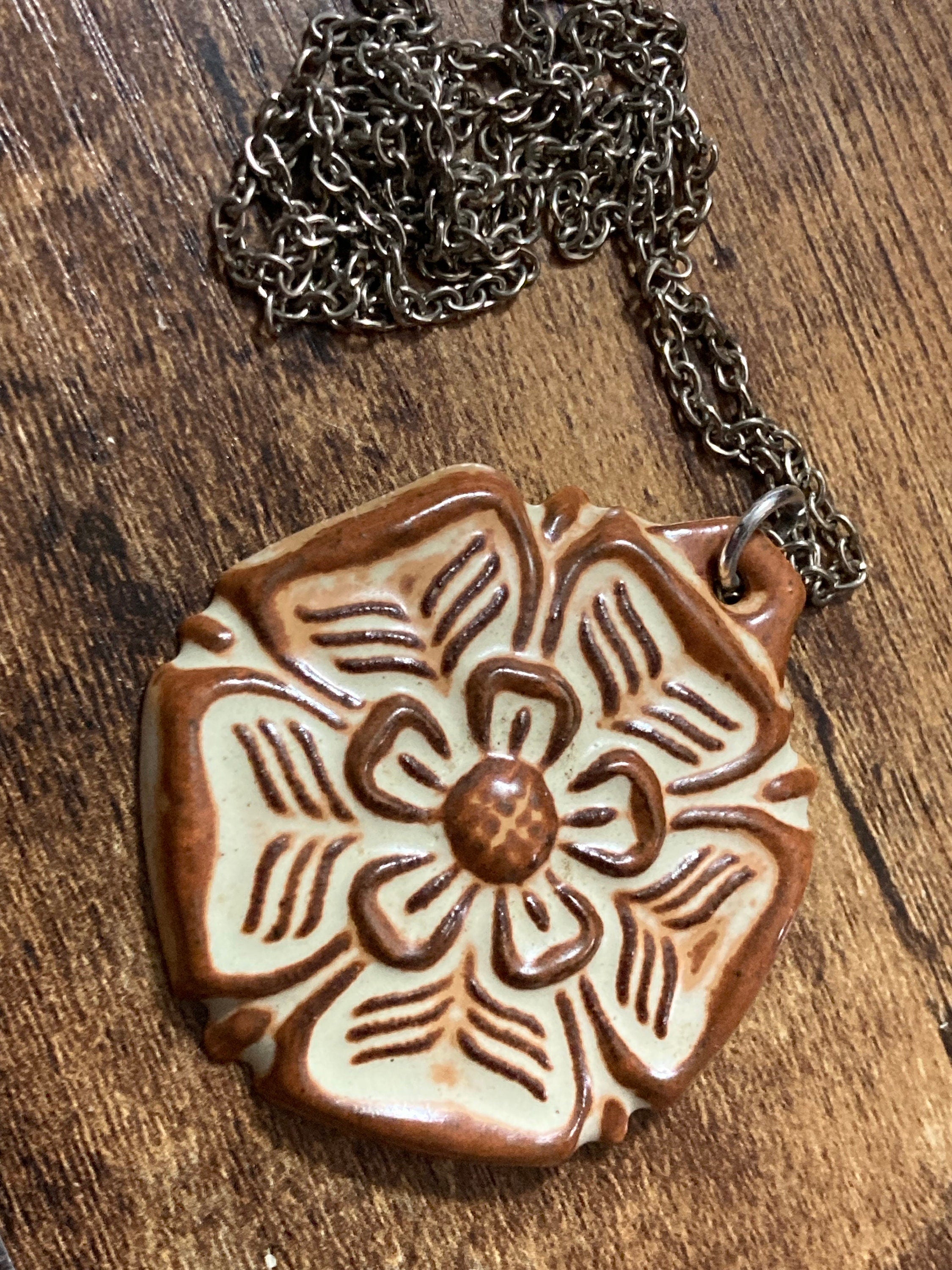 Vintage brown terracotta beige trafitional English rose pendant necklace on chain