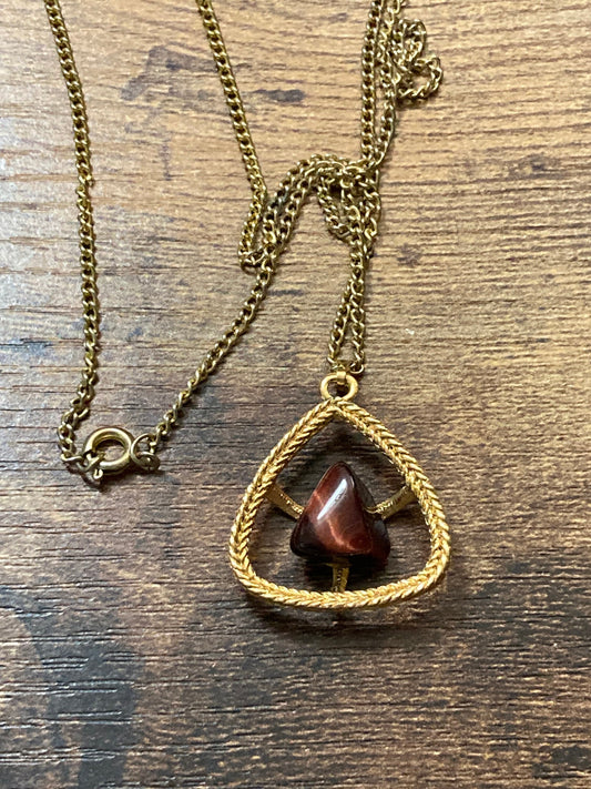 Gold tone 1970s Brutalist triangular red tigerseye gemstone pendant necklace with fine chain