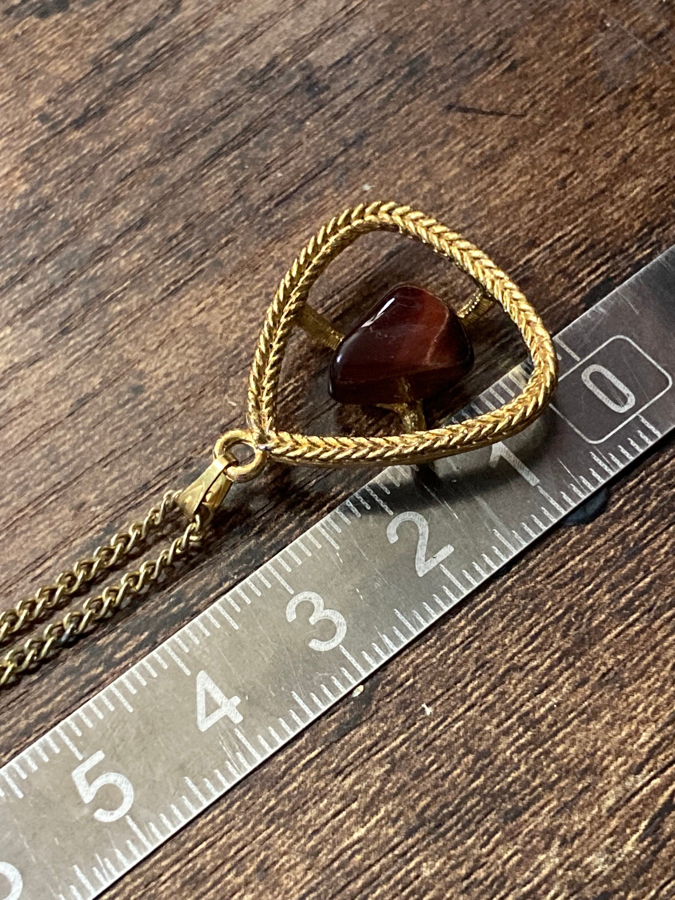 Gold tone 1970s Brutalist triangular red tigerseye gemstone pendant necklace with fine chain