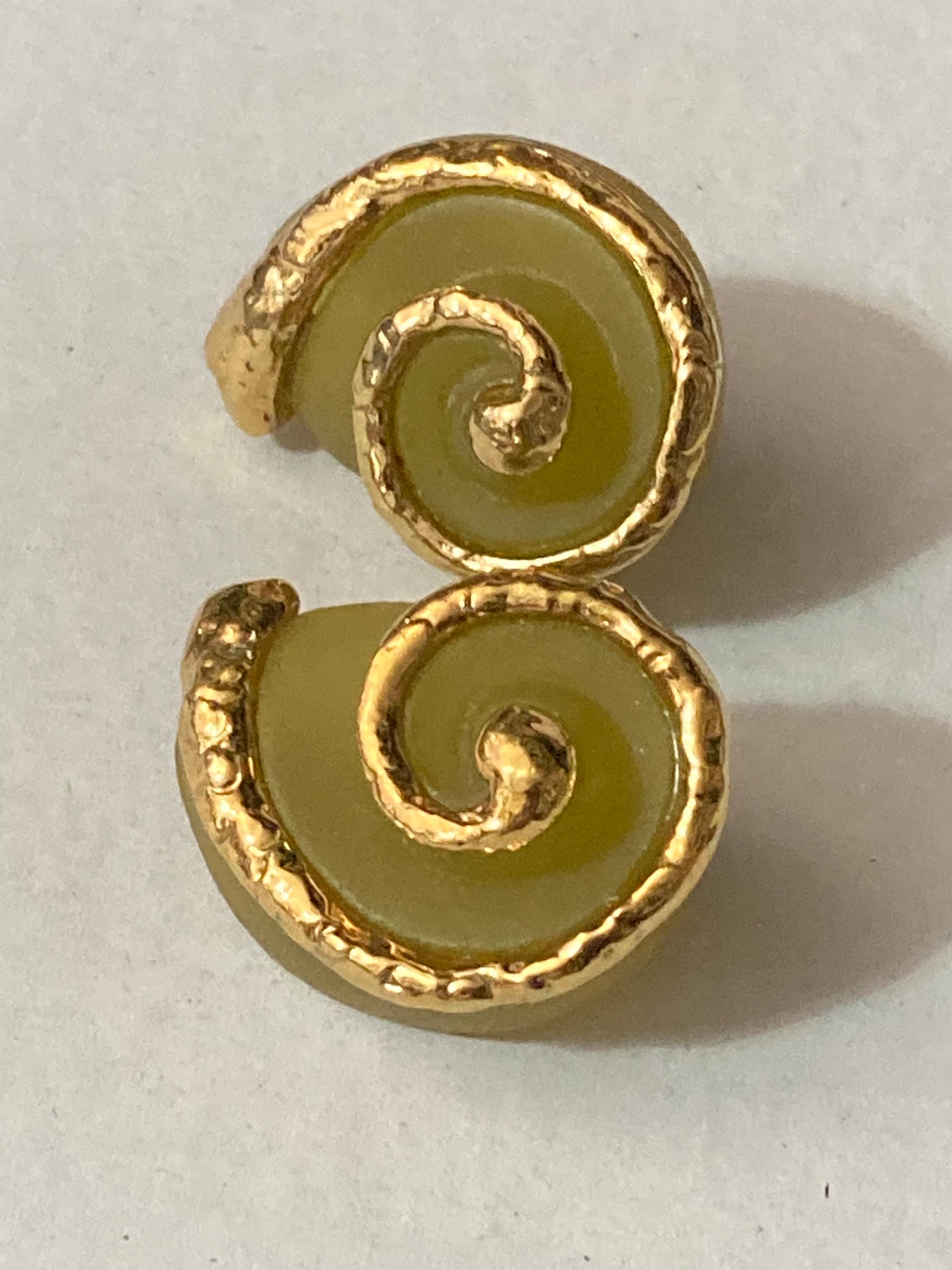 Vintage signed guy laroche Paris designer clip on earrings green resin gold tone seashells