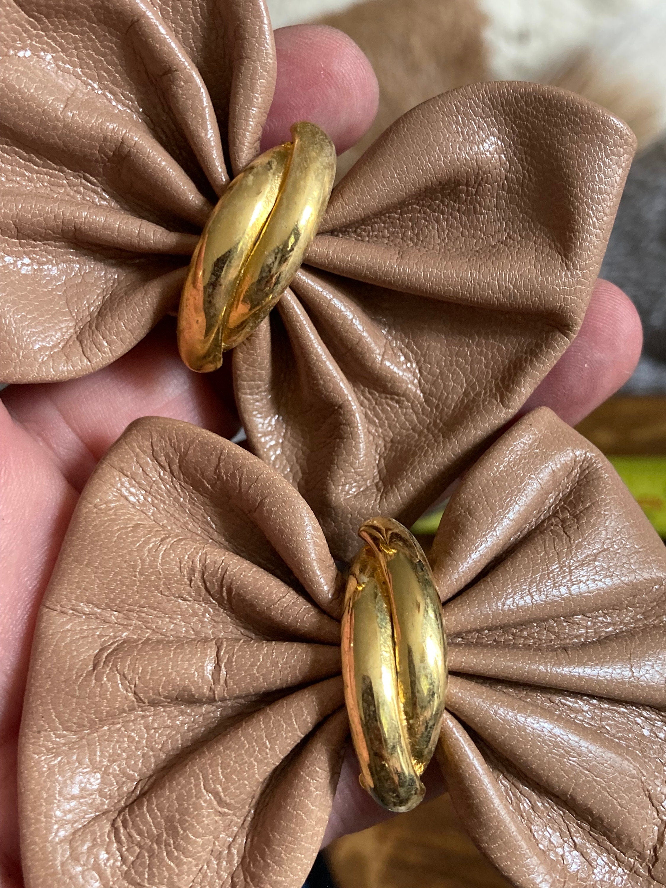 Vintage pair of beige neutral nude leather BOW shoe clips with gold detail