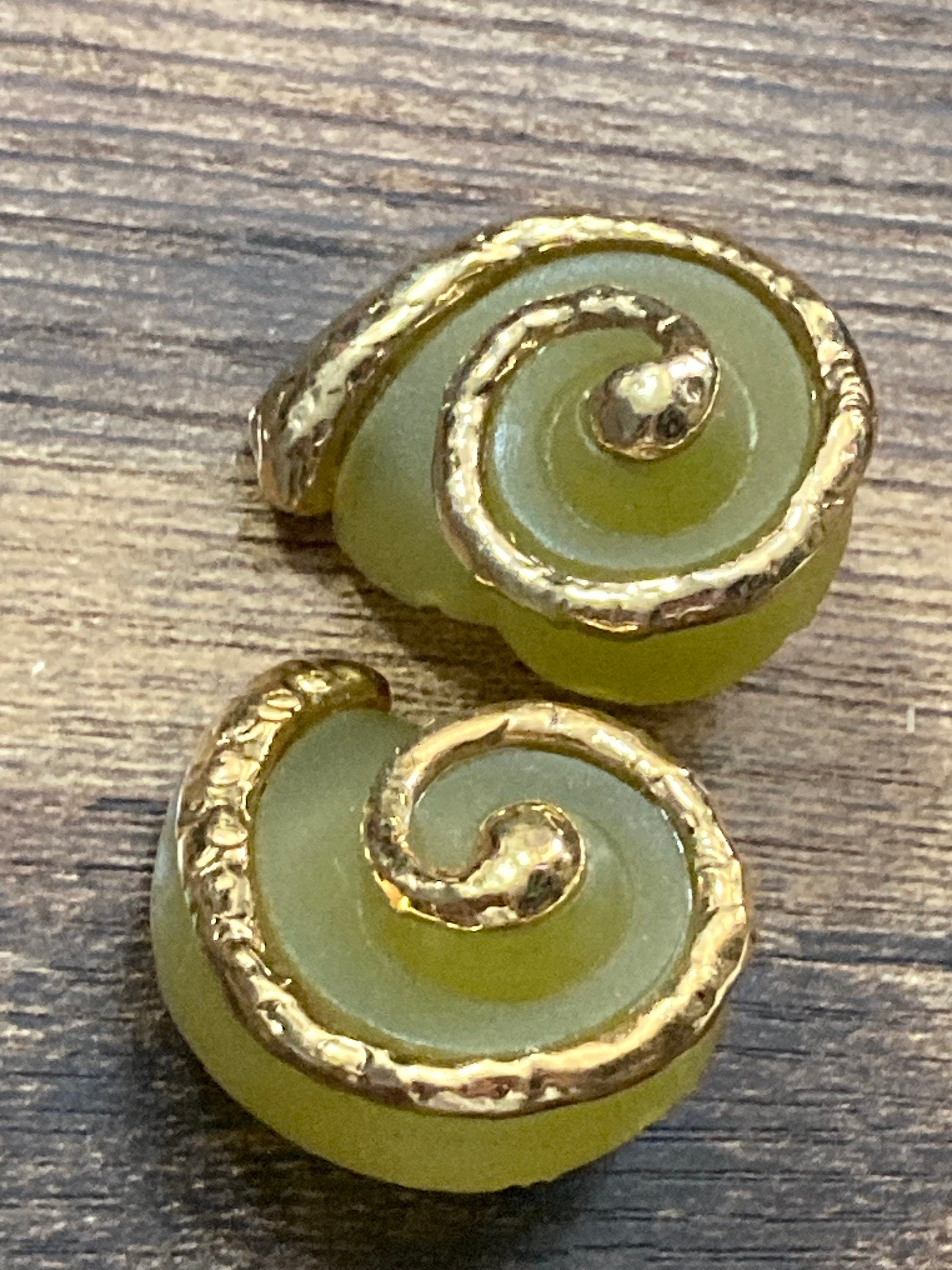 Vintage signed guy laroche Paris designer clip on earrings green resin gold tone seashells