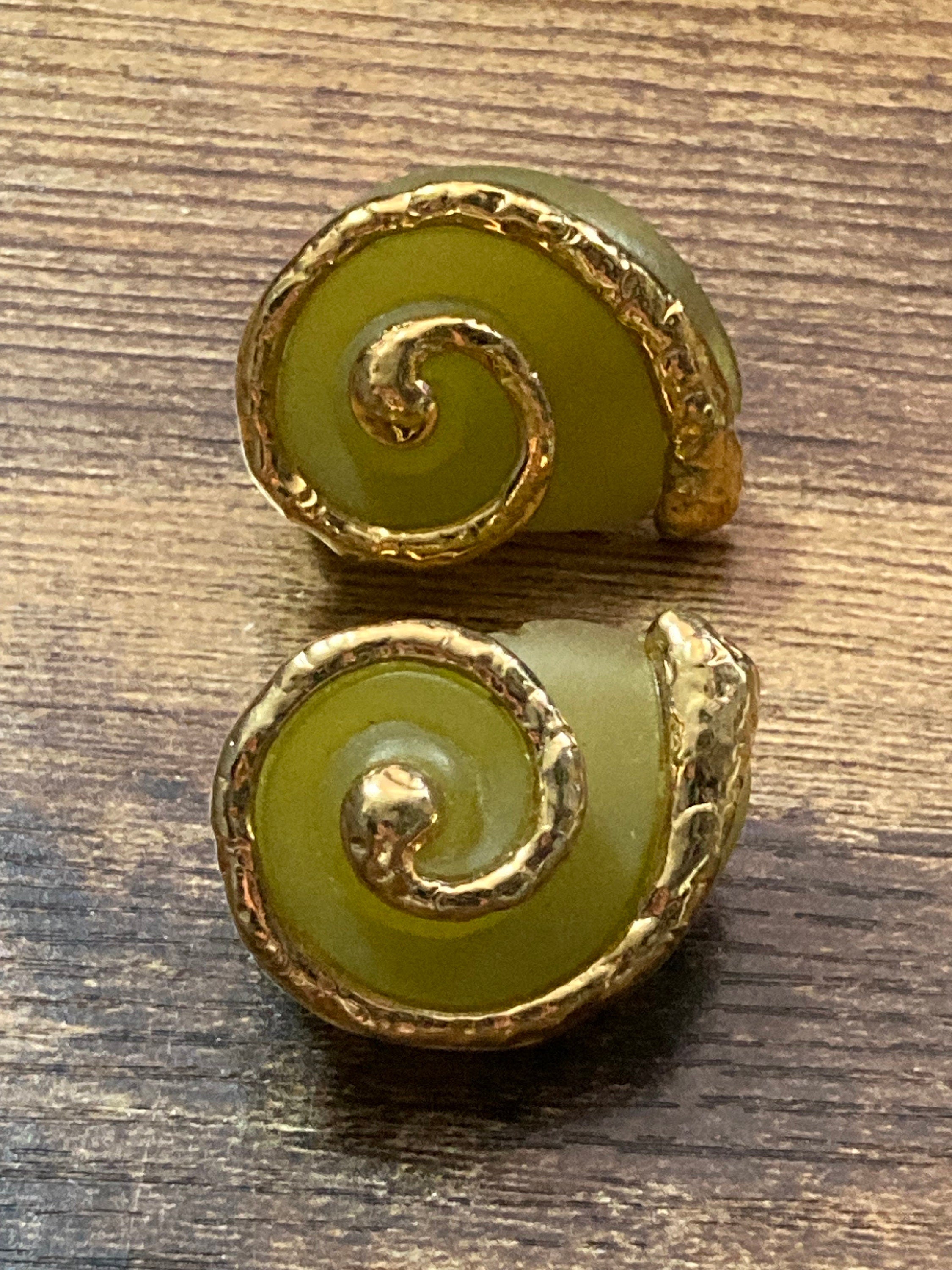 Vintage signed guy laroche Paris designer clip on earrings green resin gold tone seashells