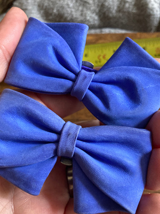 Vintage pair of blue suedette BOW shoe clips