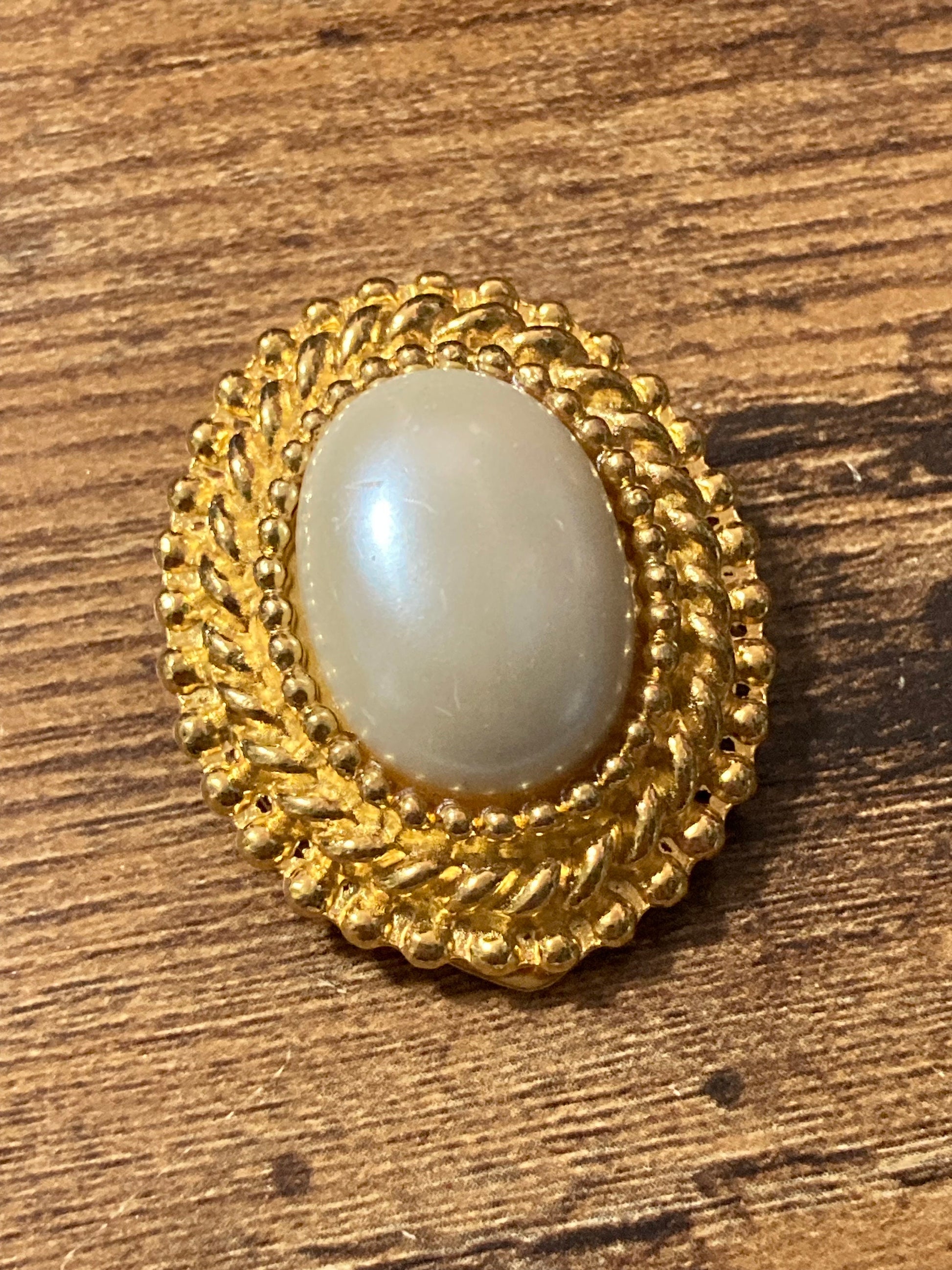 Retro Gold Tone faux pearl Oval Scarf ring clip Holder 1980s