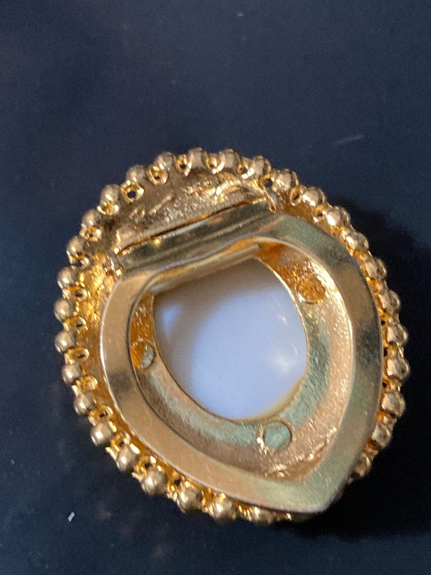 Retro Gold Tone faux pearl Oval Scarf ring clip Holder 1980s