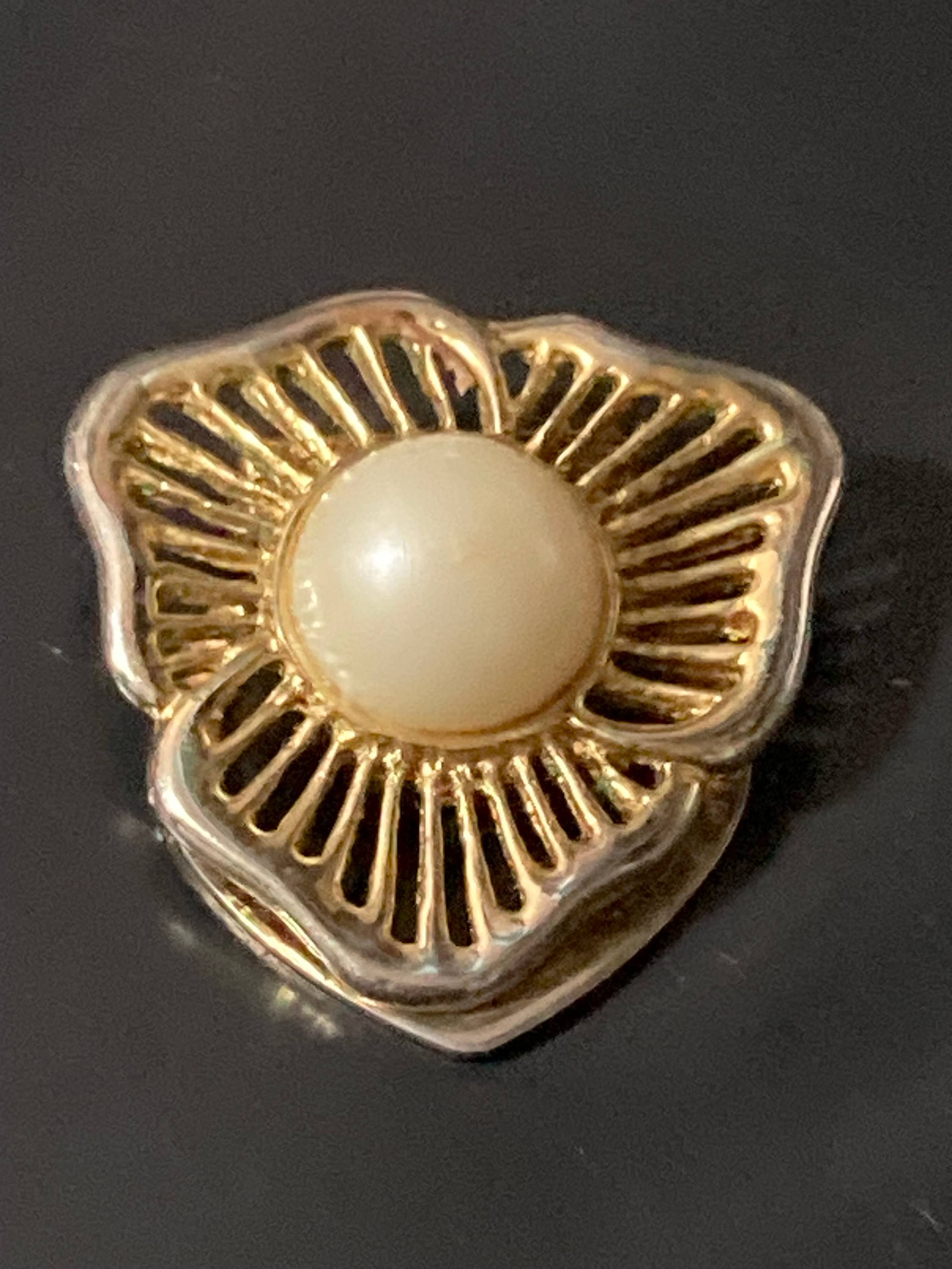 Retro Gold Tone faux pearl Scarf ring clip Holder 1980s