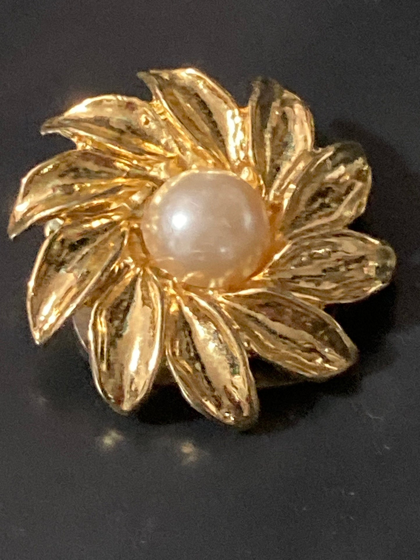 Retro Gold Tone faux pearl round floral Scarf ring clip Holder 1980s