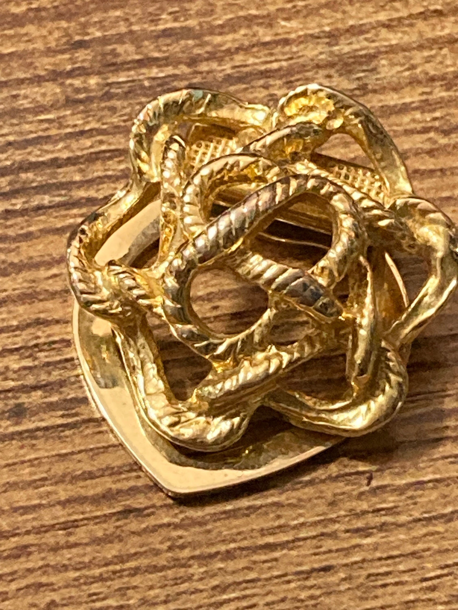 Vintage Gold Tone nautical rope edge Scarf Clip ring