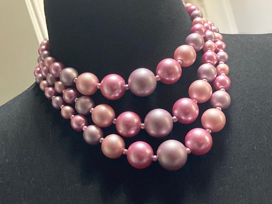 Mid century pink Hong Kong faux pearl chunky plastic beaded multi strand choker necklace