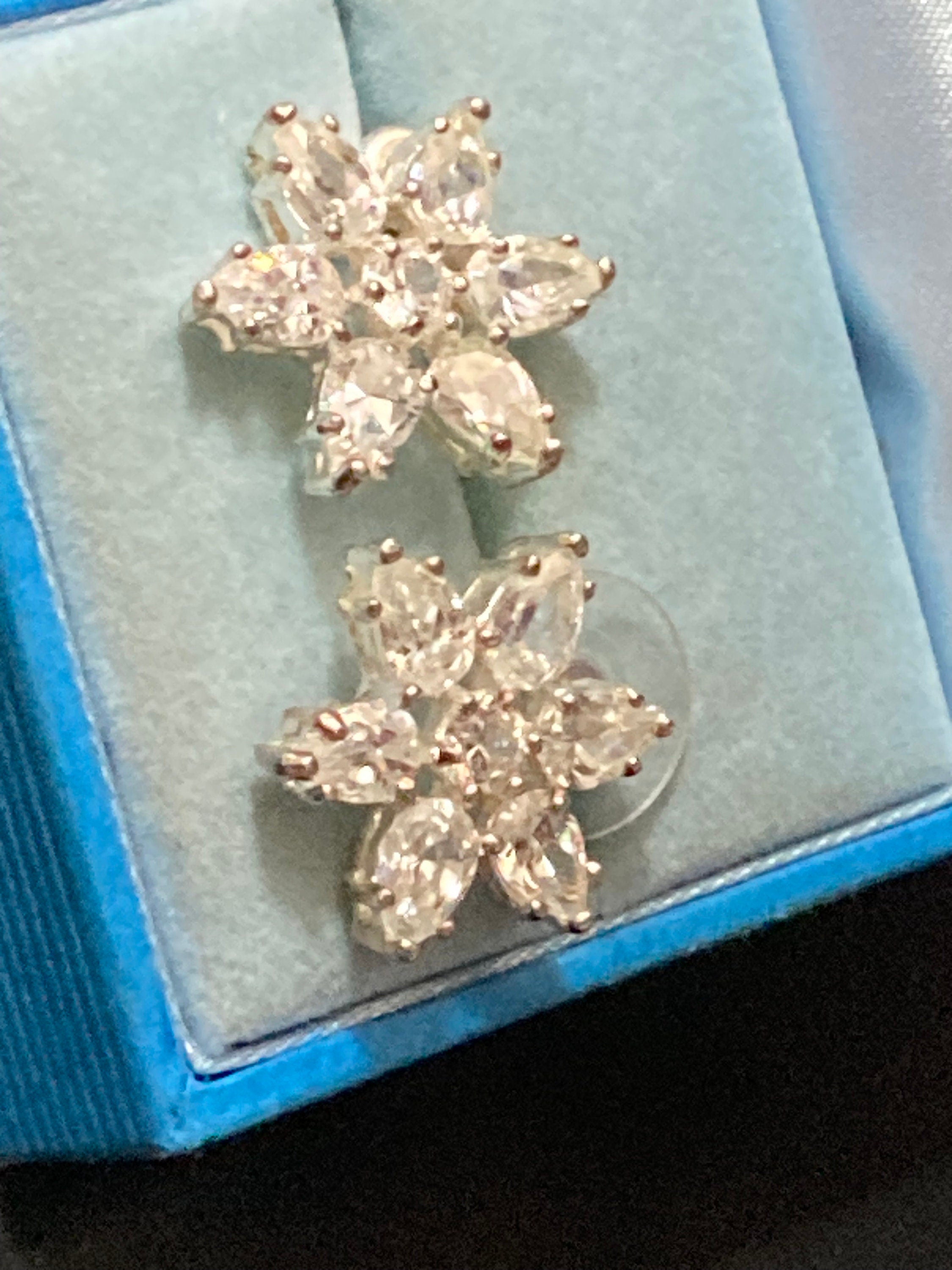 Vintage silver tone clear diamanté paste flower cluster stud earrings for pierced ears