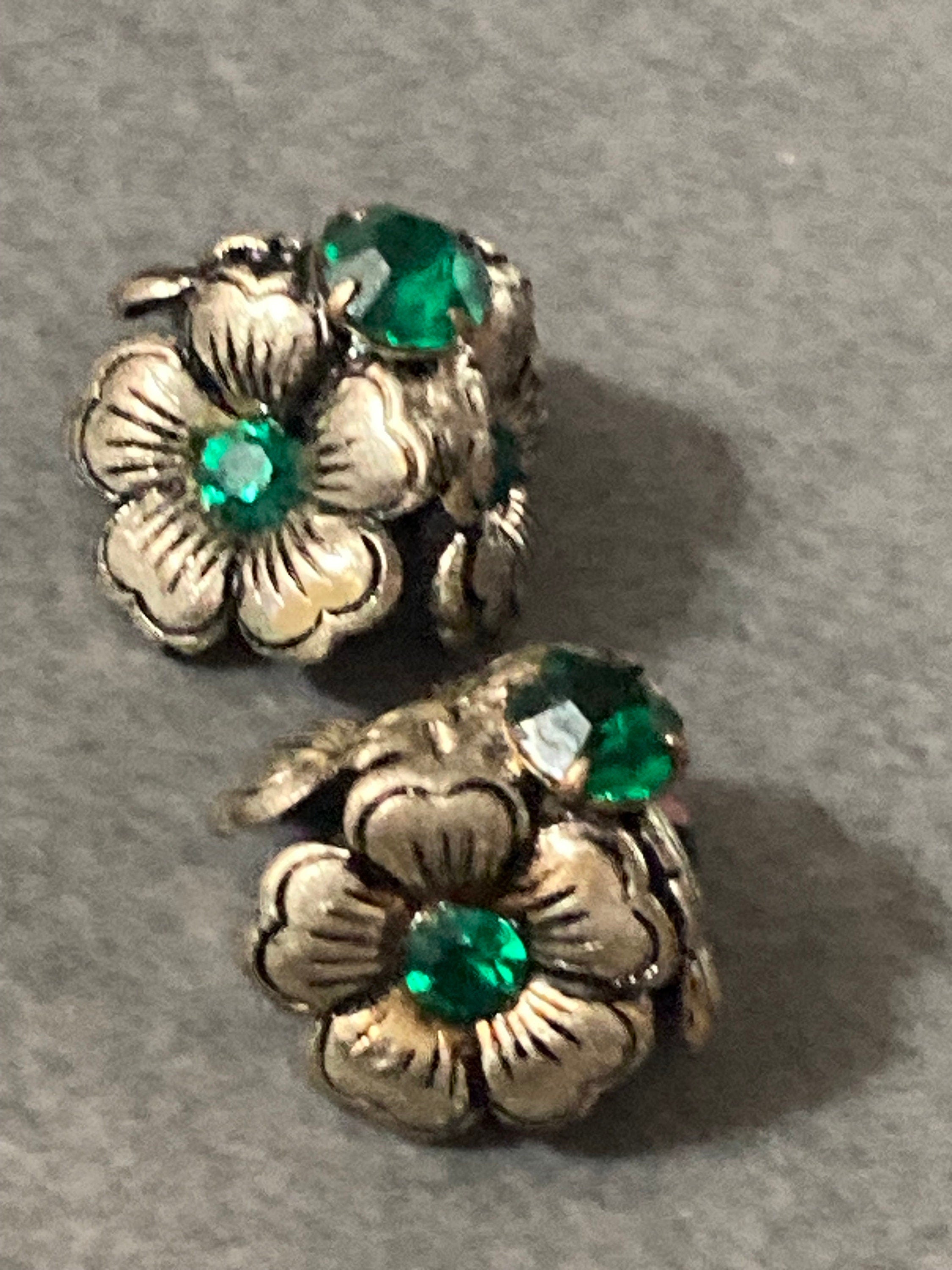 Vintage silvertone emerald green diamanté clip on earrings