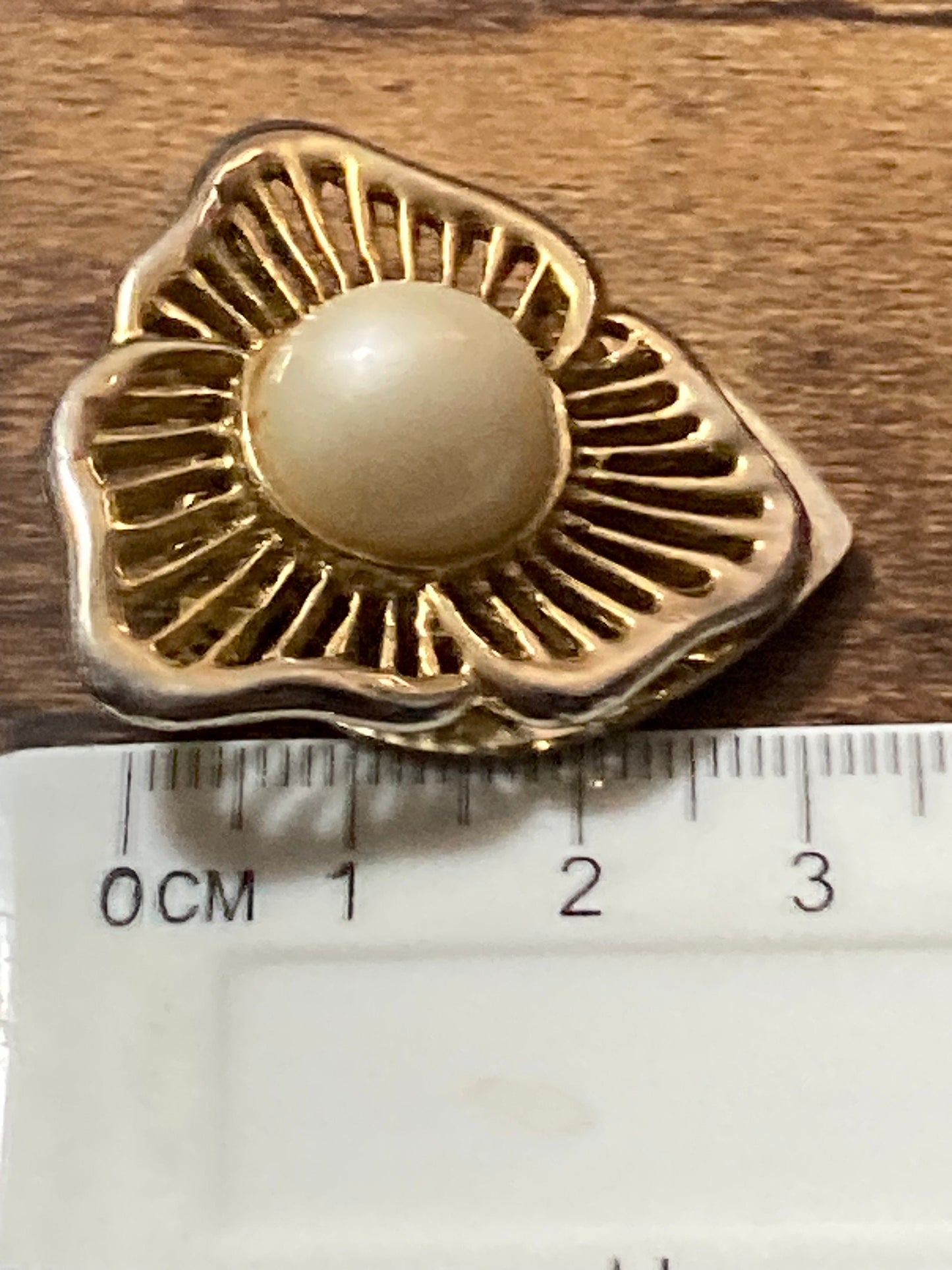 Retro Gold Tone faux pearl Scarf ring clip Holder 1980s