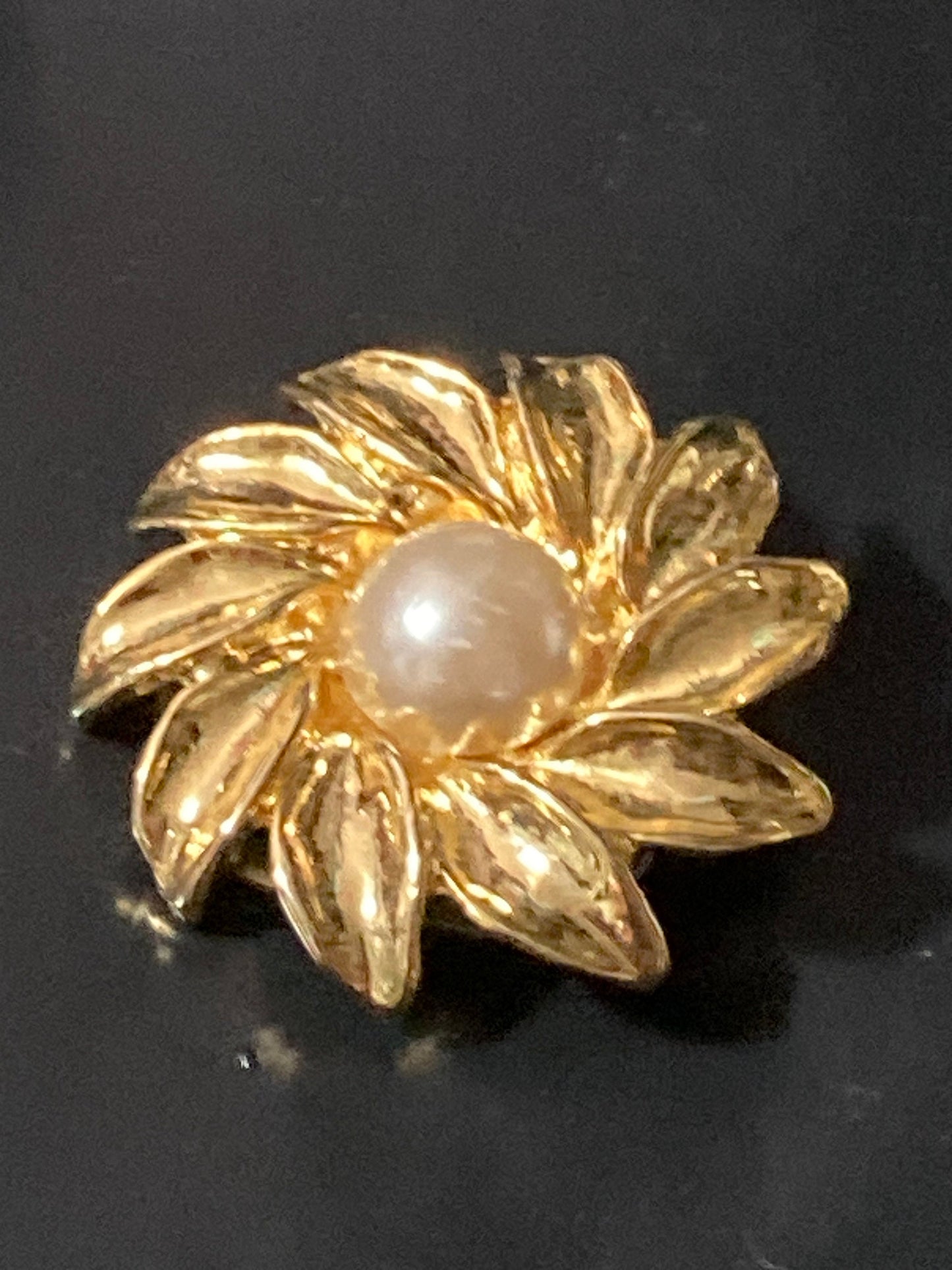 Retro Gold Tone faux pearl round floral Scarf ring clip Holder 1980s