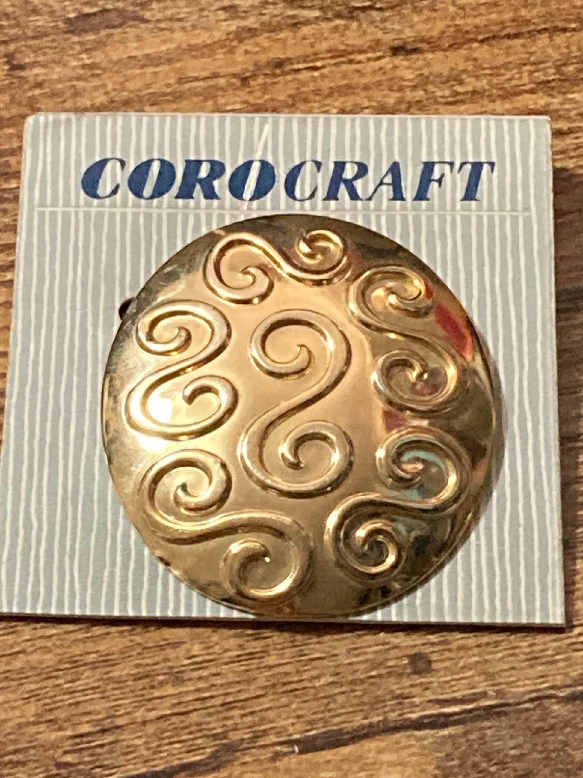 Corocraft carded Vintage Gold Tone modernist Oval Scarf Clip ring