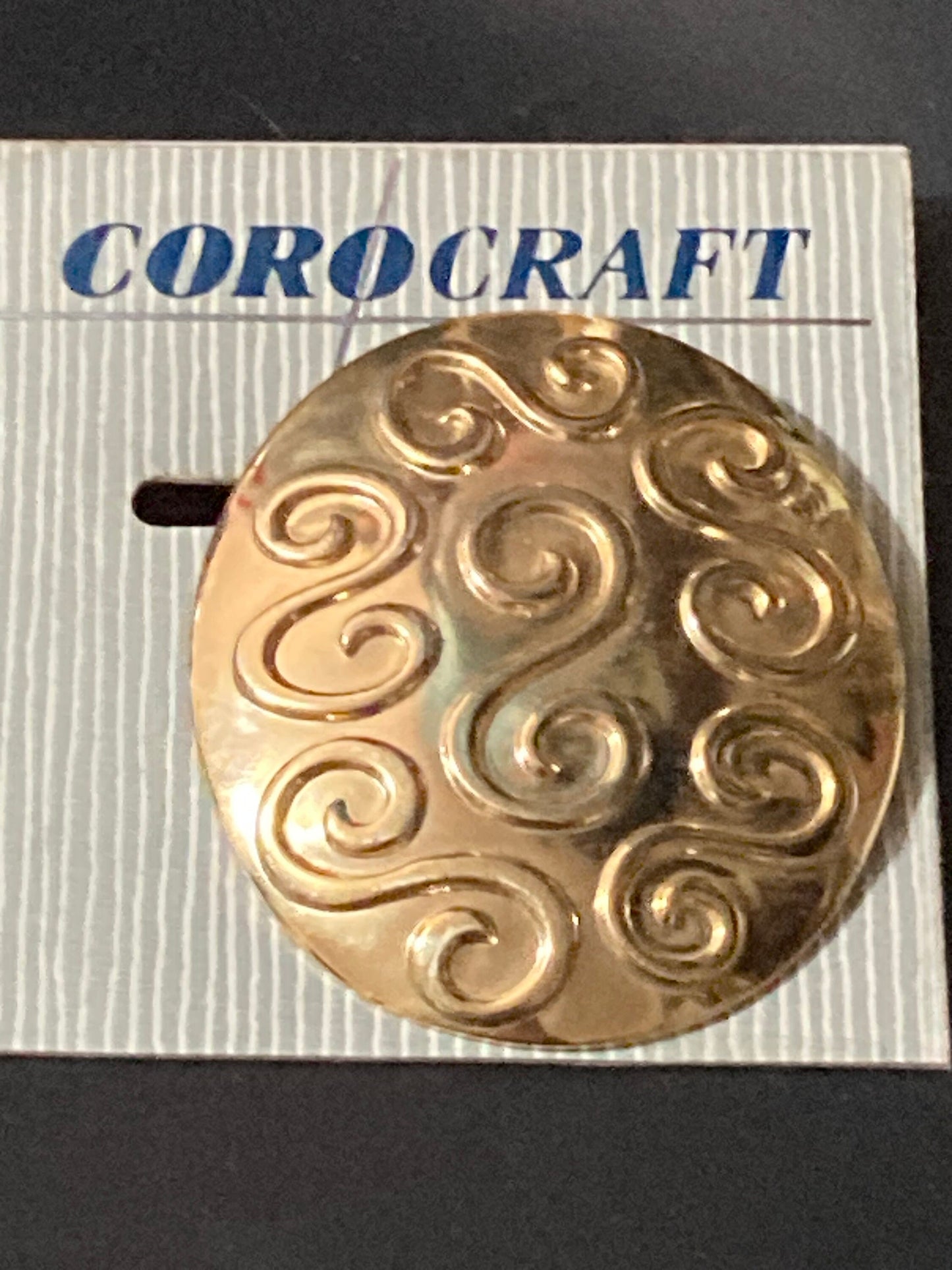 Corocraft carded Vintage Gold Tone modernist Oval Scarf Clip ring