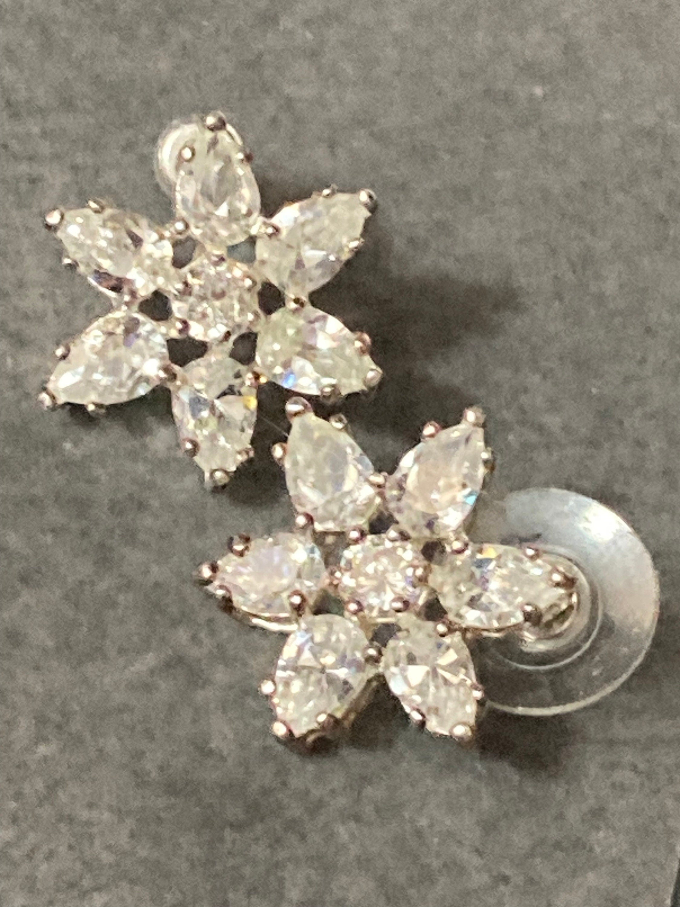 Vintage silver tone clear diamanté paste flower cluster stud earrings for pierced ears