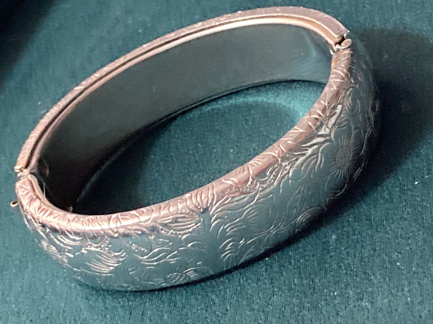 1970s signed Hong Kong Vintage Silver tone Hinged floral etched oval clamper Bangle Bracelet