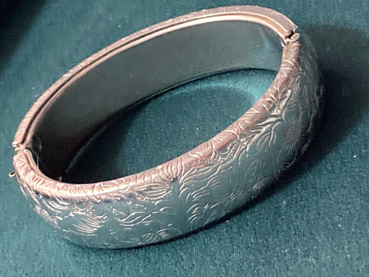 1970s signed Hong Kong Vintage Silver tone Hinged floral etched oval clamper Bangle Bracelet