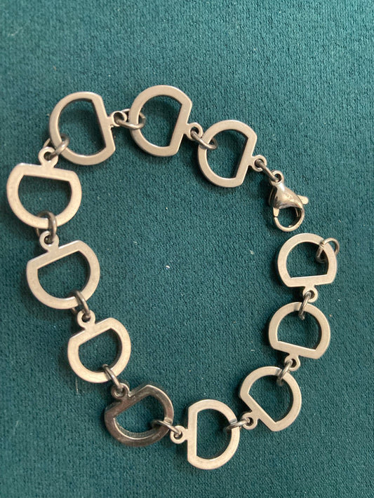 Retro silver tone snaffle link stirrup chain link bracelet 18cm