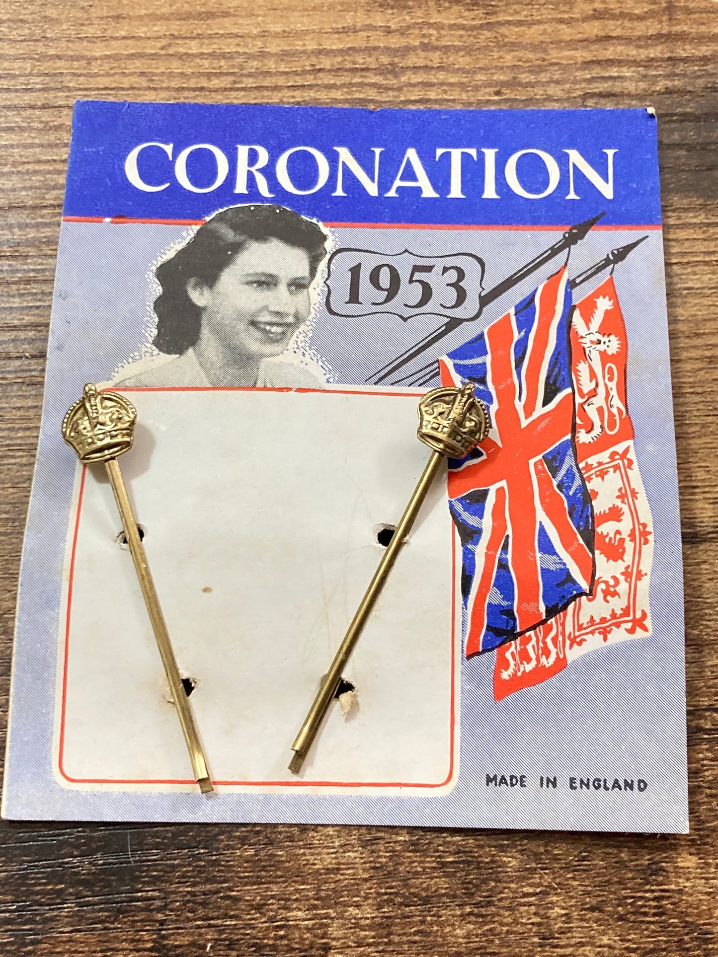 True Vintage Pair of queens 1954 coronation gold tone royal crown Hair Clips original card