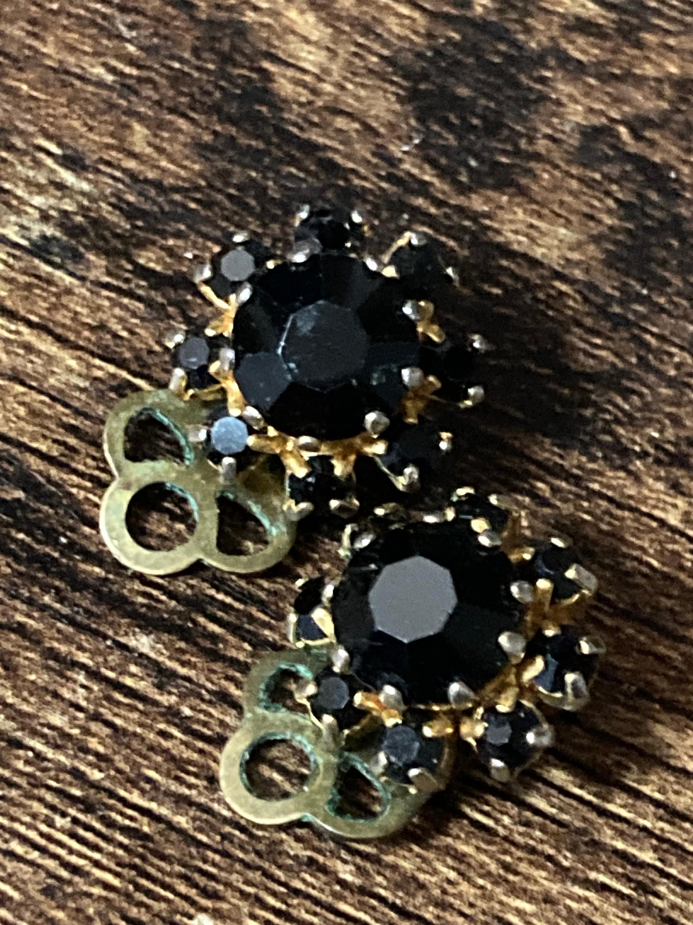 Vintage small round black glass Rhinestone Diamanté Clip On Stud Earrings Mid Century