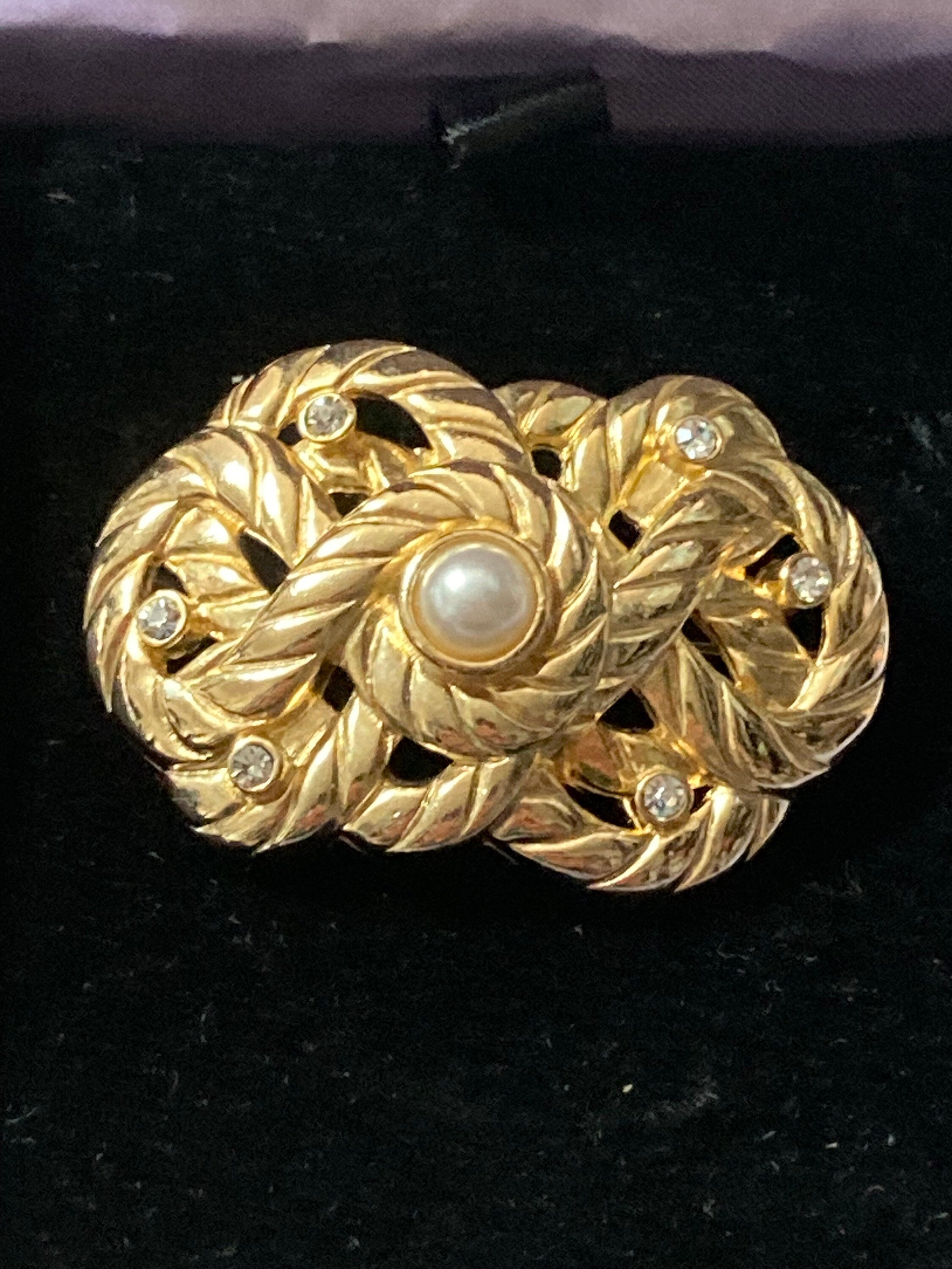 Vintage Large Gold Tone rope twist and Faux white pearl and diamanté brooch ornate nautical style