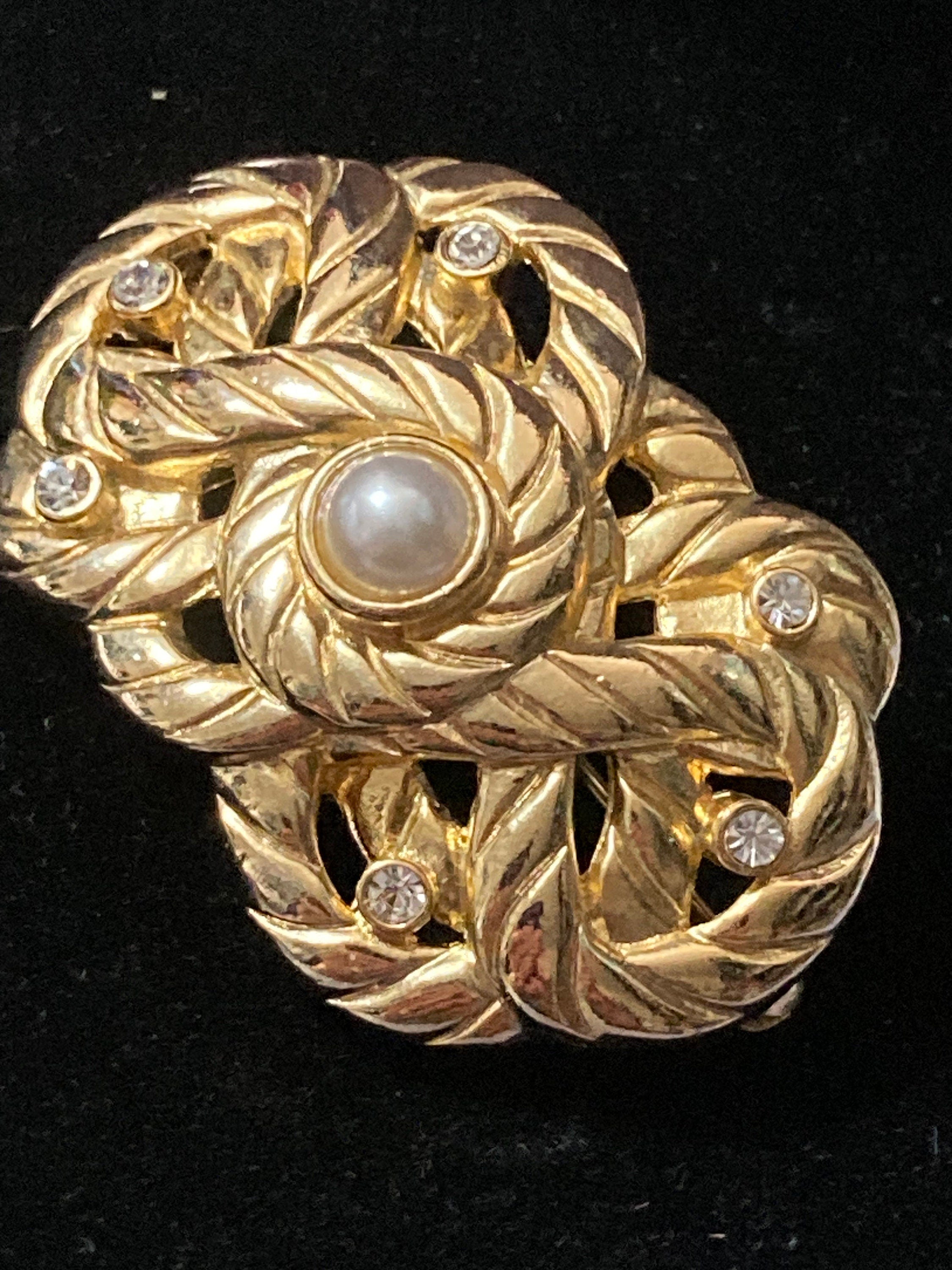 Vintage Large Gold Tone rope twist and Faux white pearl and diamanté brooch ornate nautical style