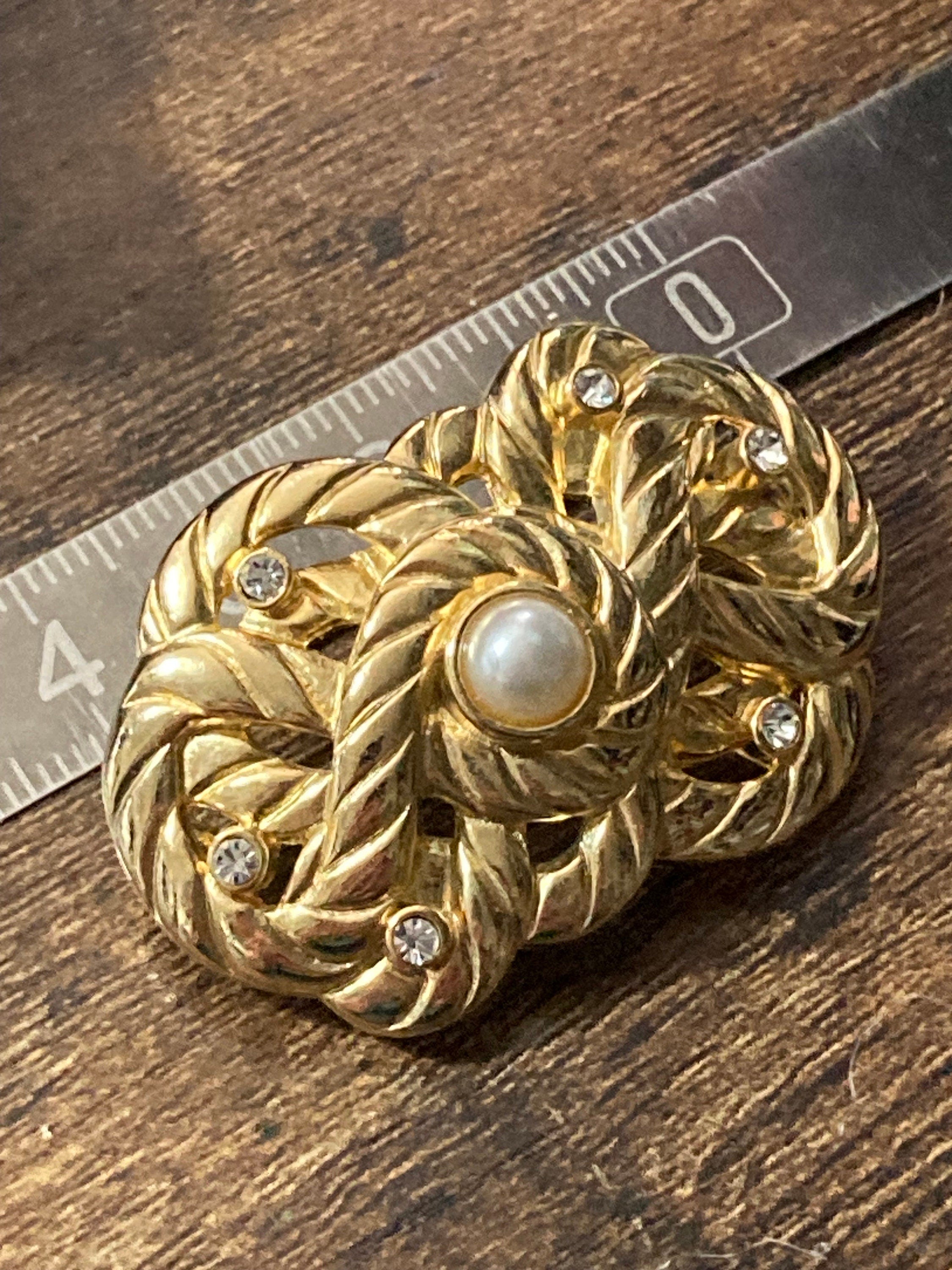 Vintage Large Gold Tone rope twist and Faux white pearl and diamanté brooch ornate nautical style