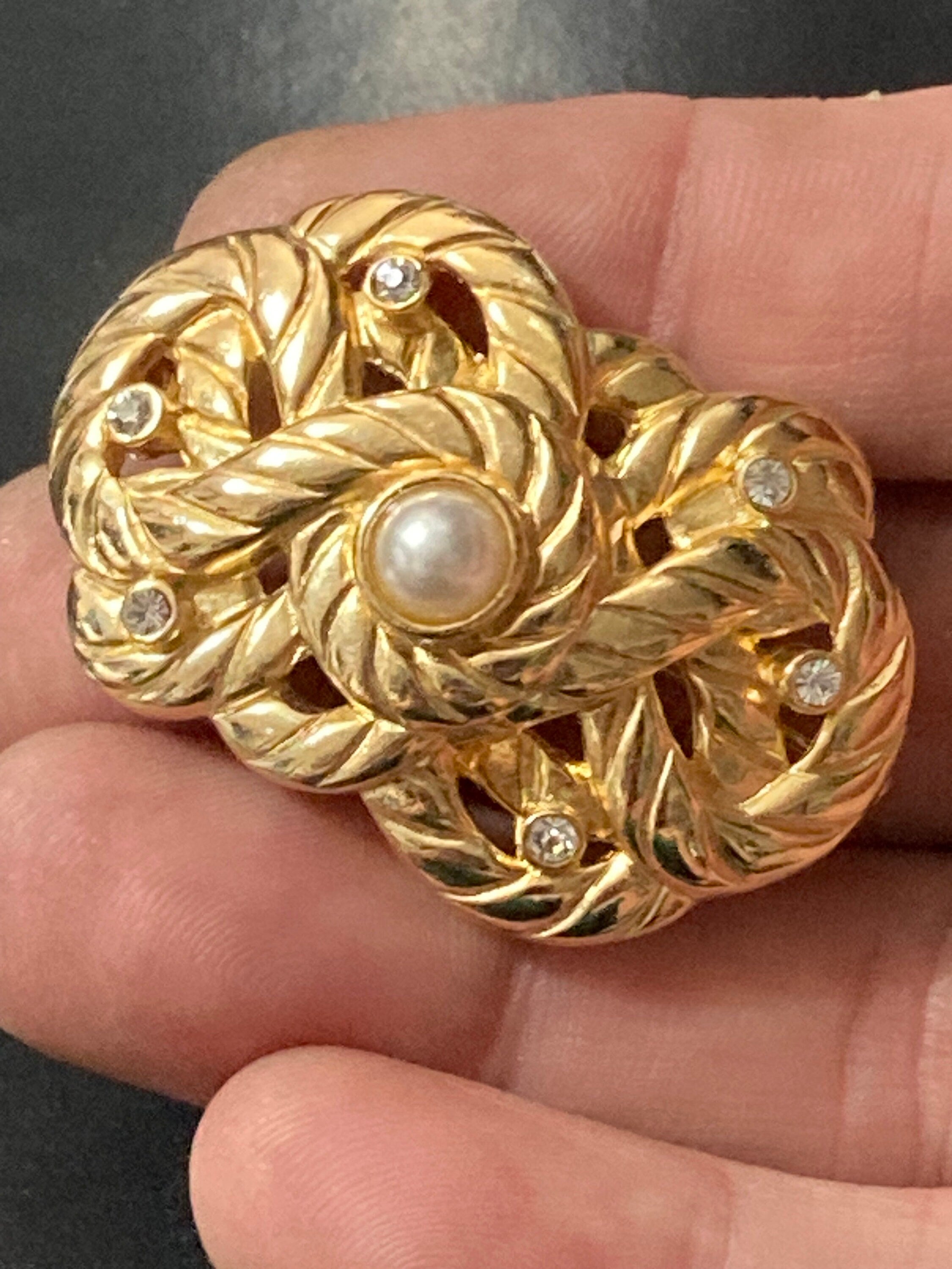 Vintage Large Gold Tone rope twist and Faux white pearl and diamanté brooch ornate nautical style