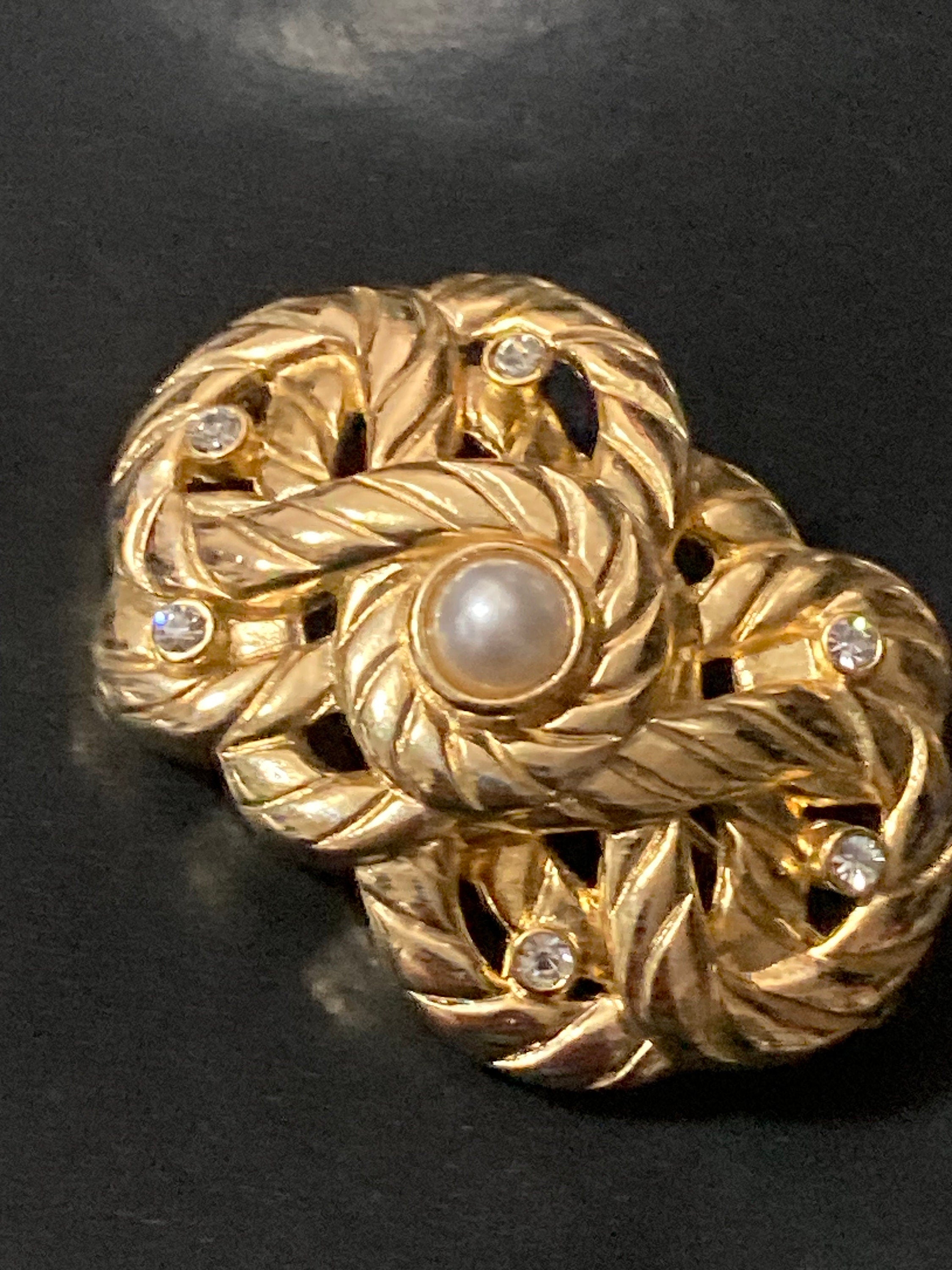 Vintage Large Gold Tone rope twist and Faux white pearl and diamanté brooch ornate nautical style