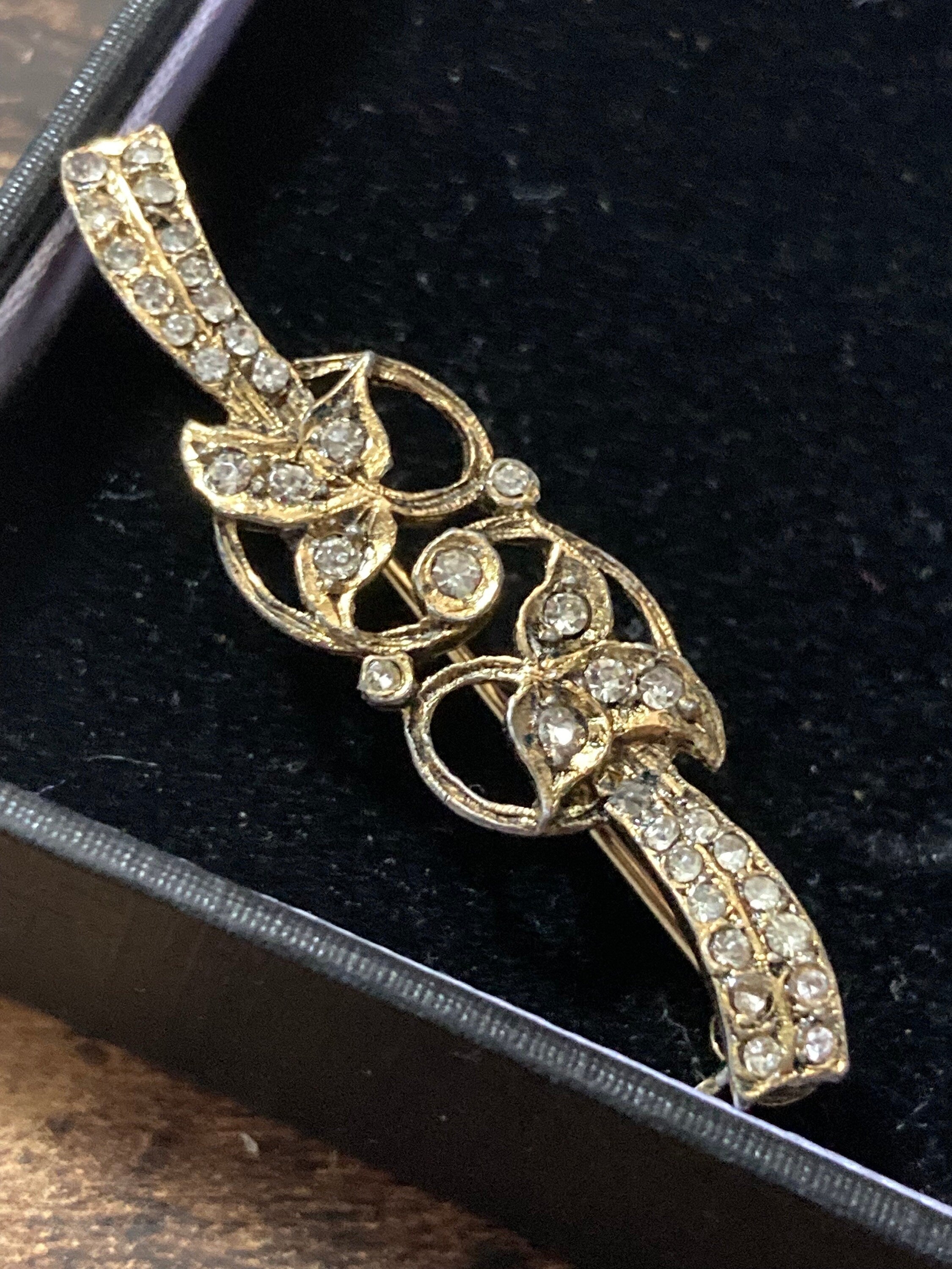 Gold plated stamped silver gilt floral clear diamanté dainty bar brooch 4cm