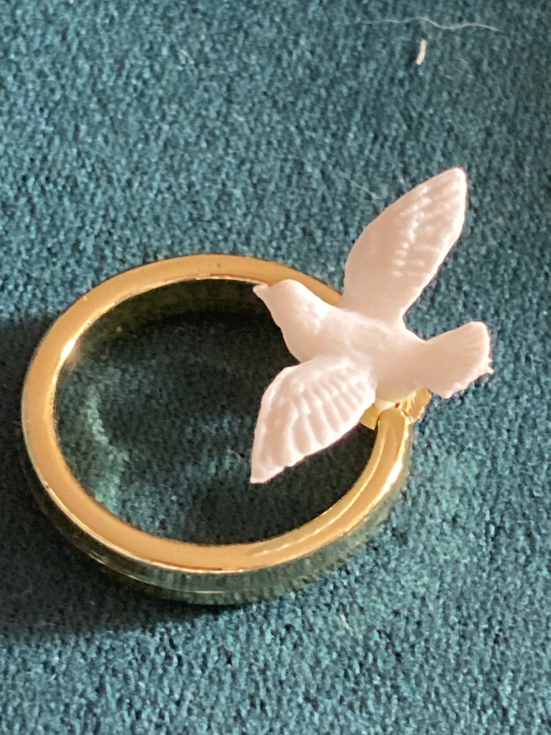 Vintage traditional gold plastic Wedding ring and dove bird Cake topper decoration