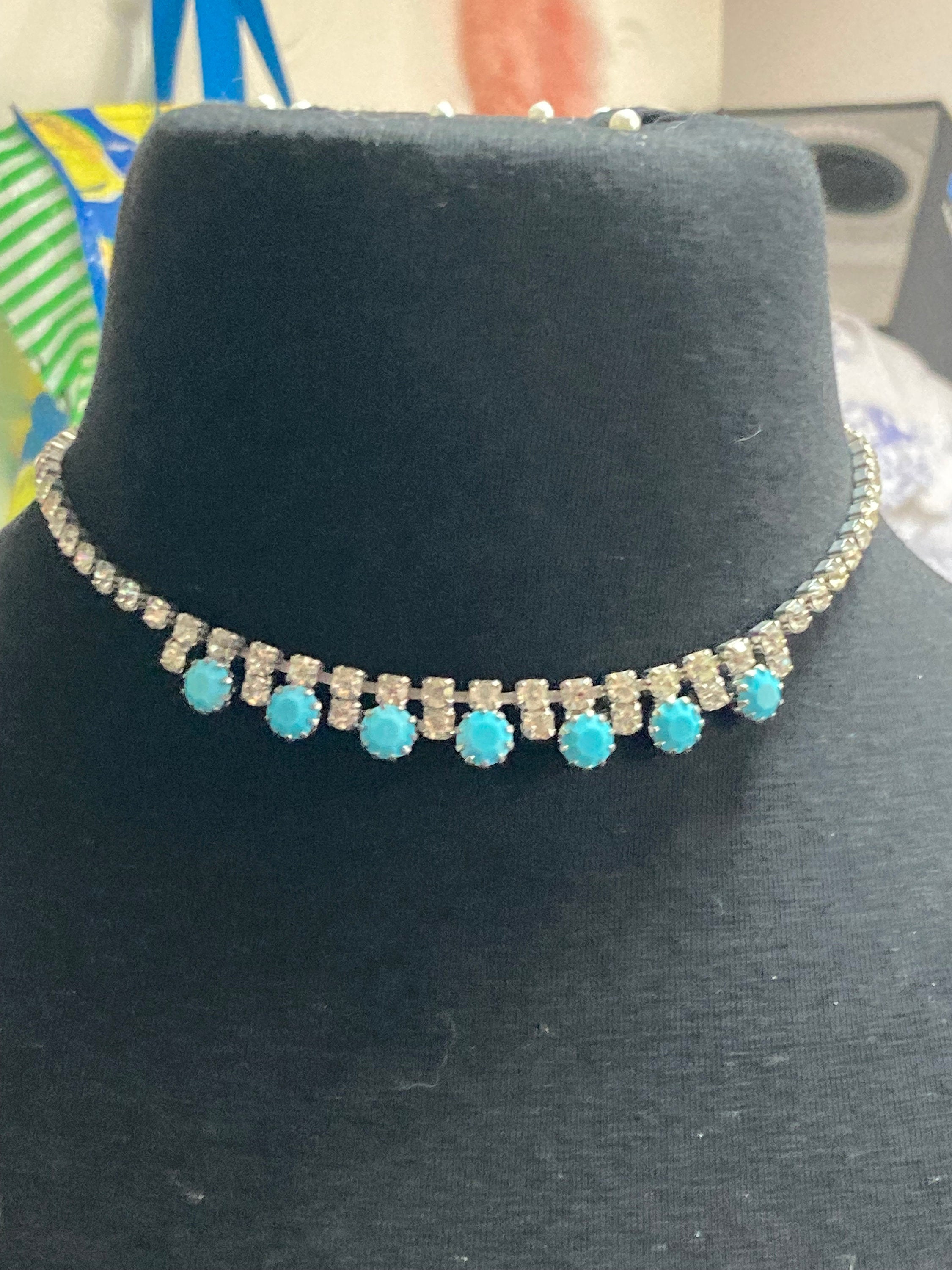 Vintage 1960s silver tone choker necklace with turquoise glass paste stones adjustable to 41cm