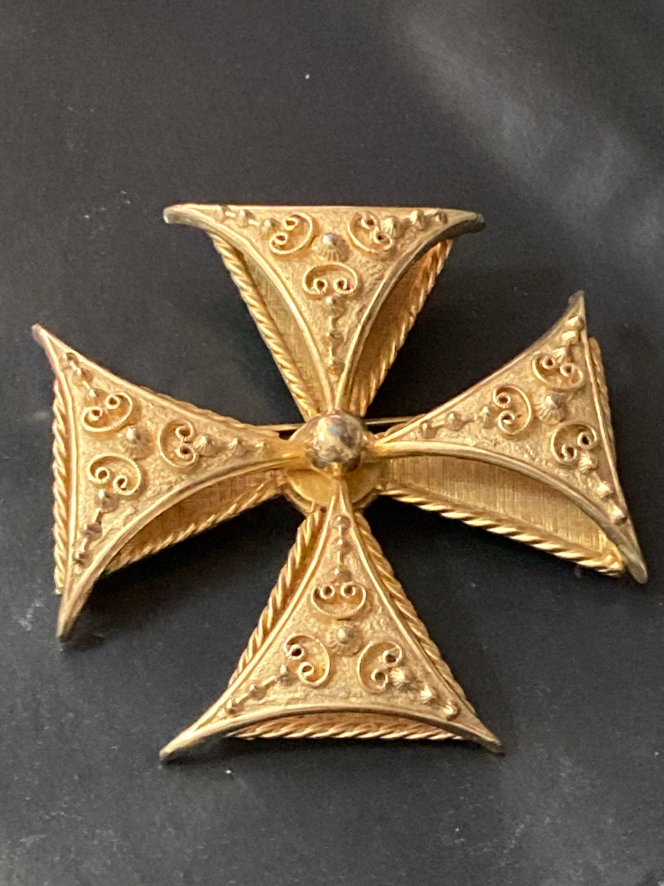 Signed NYC Accessocraft Oversized Gold Tone Maltese Cross Combination Pendant & Brooch