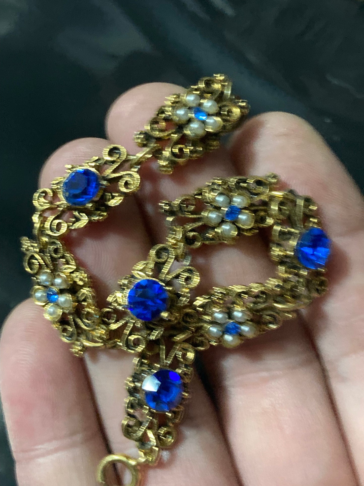 Petite 17cm Vintage gold tone faux seed Pearl and Sapphire blue paste chain link bracelet