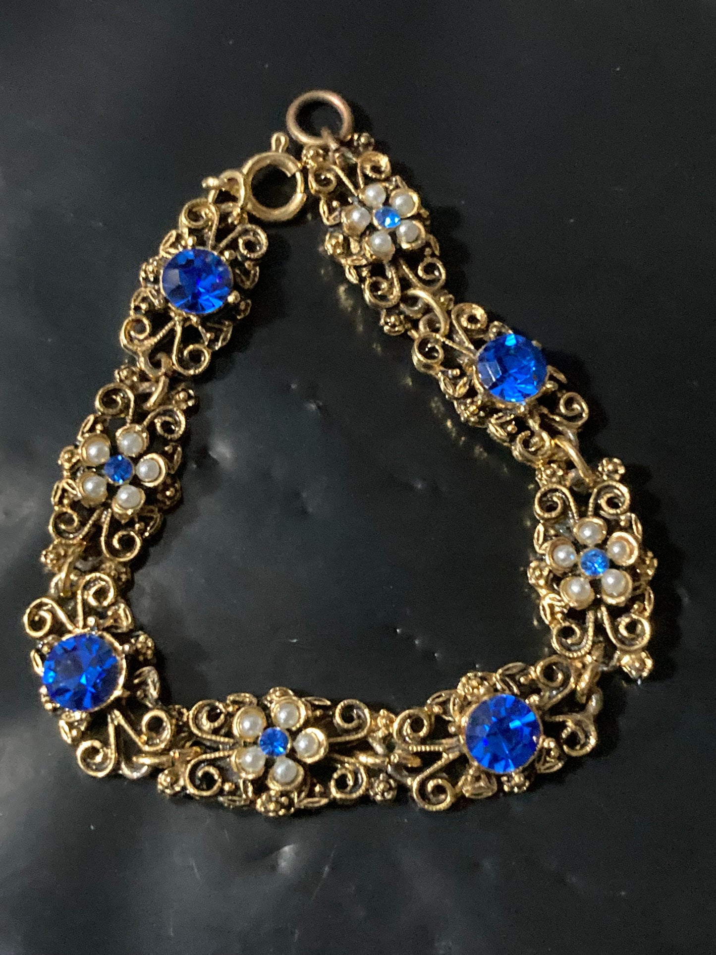 Petite 17cm Vintage gold tone faux seed Pearl and Sapphire blue paste chain link bracelet