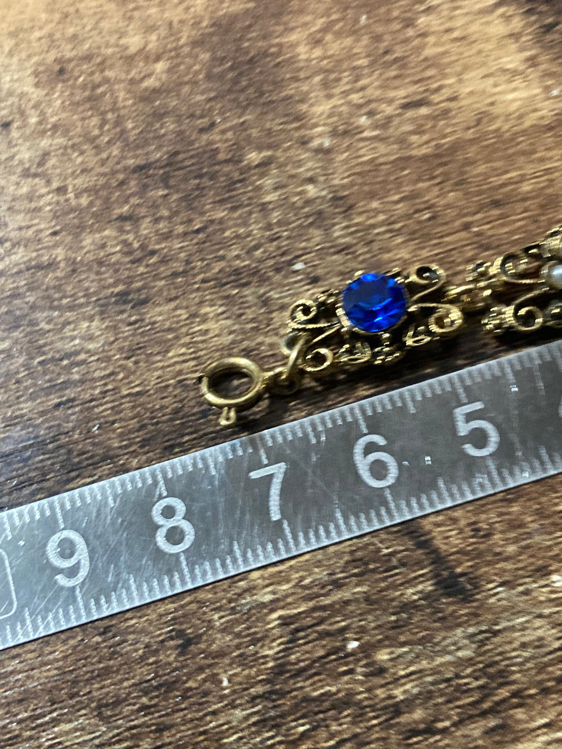 Petite 17cm Vintage gold tone faux seed Pearl and Sapphire blue paste chain link bracelet