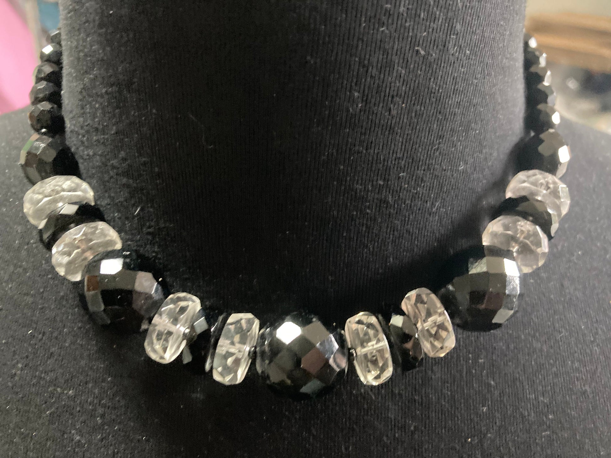 1920s 1930s monochrome black clear glass faceted beaded necklace Art Deco diamante detail gatsby party prom christmas party